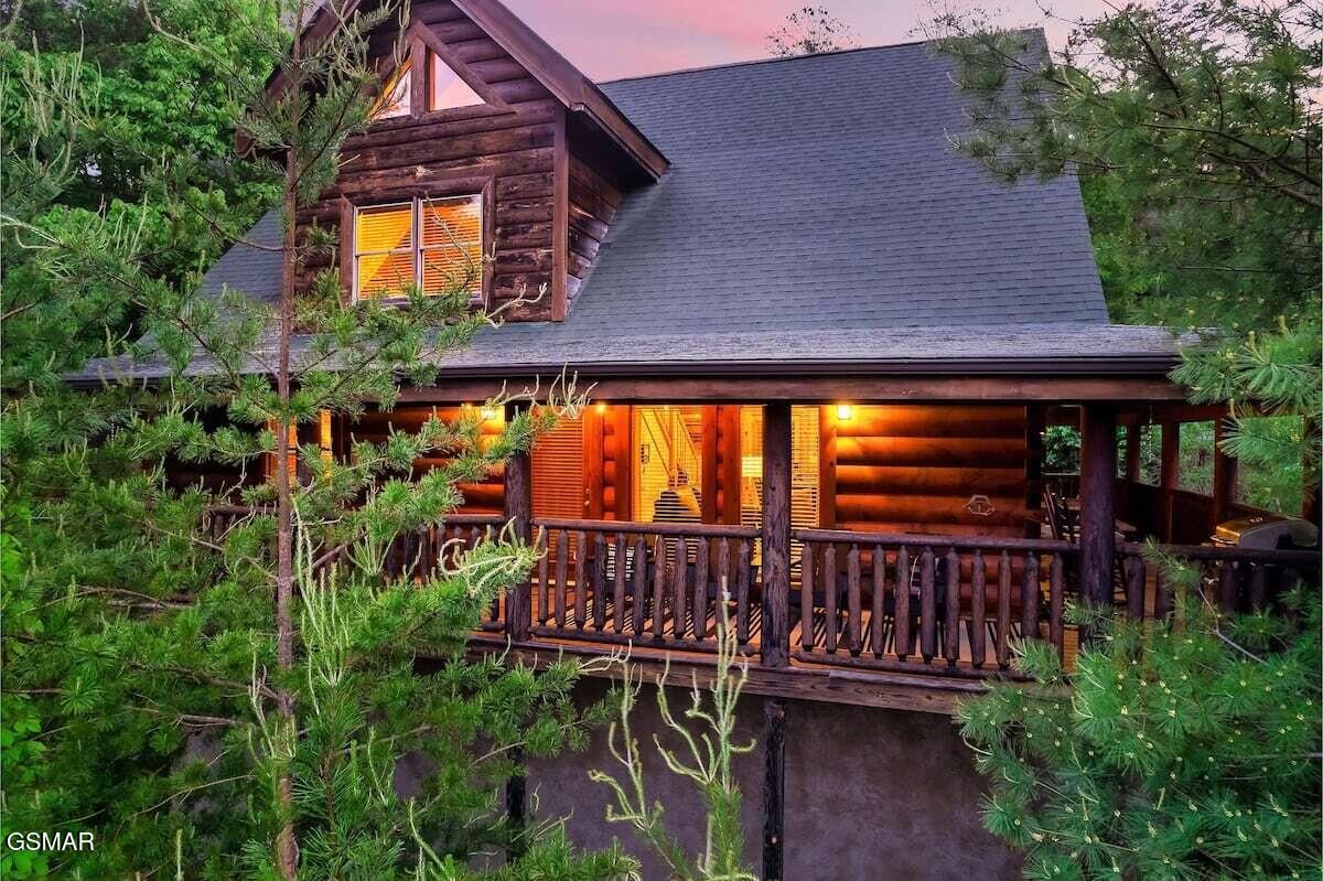2016 Bear Haven Way Sevierville TN 37876