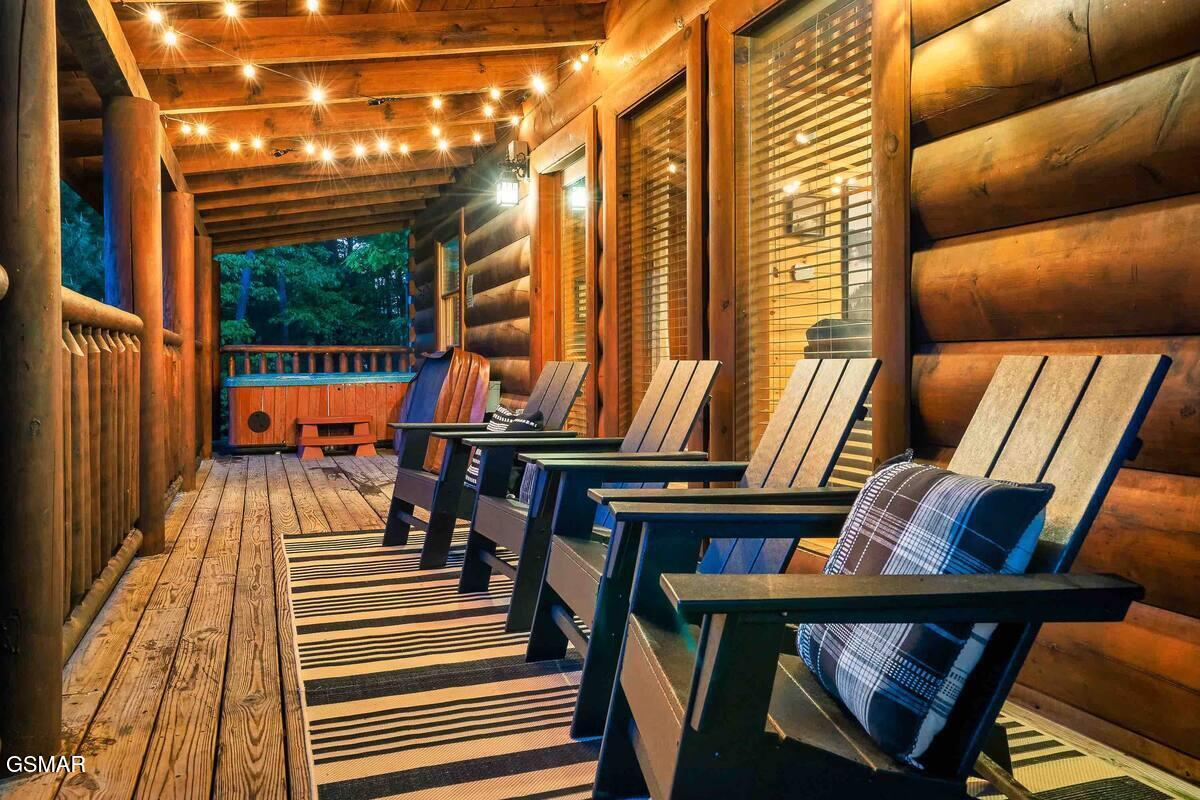 2016 Bear Haven Way Sevierville TN 37876