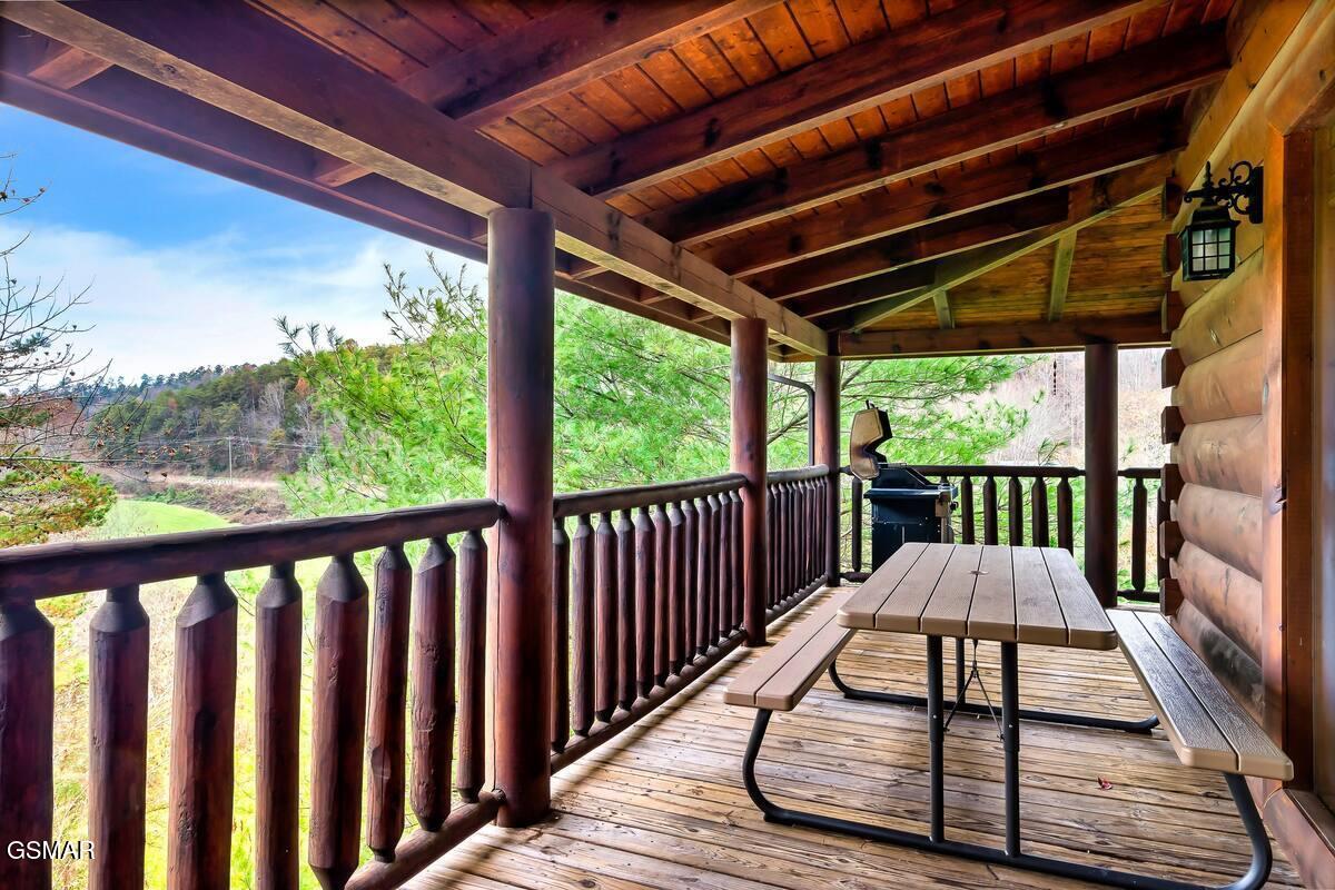 2016 Bear Haven Way Sevierville TN 37876