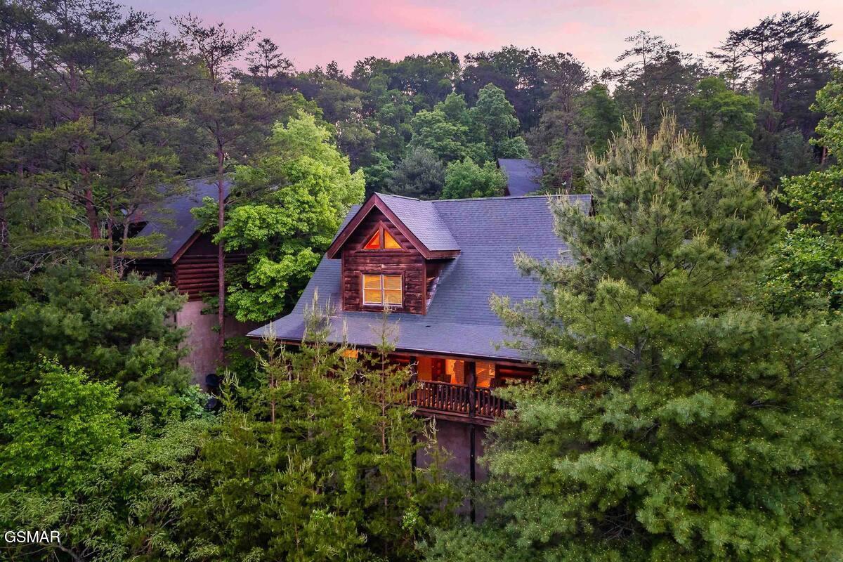 2016 Bear Haven Way Sevierville TN 37876