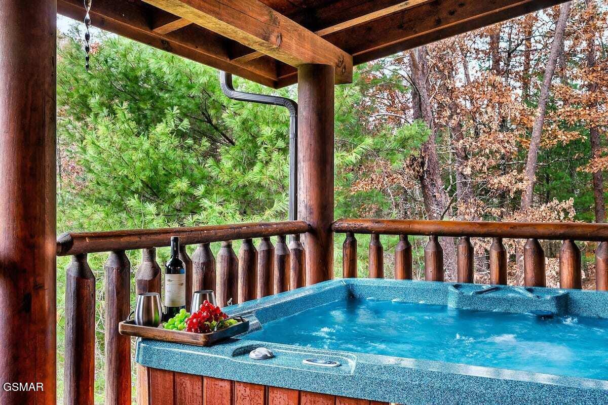 2016 Bear Haven Way Sevierville TN 37876
