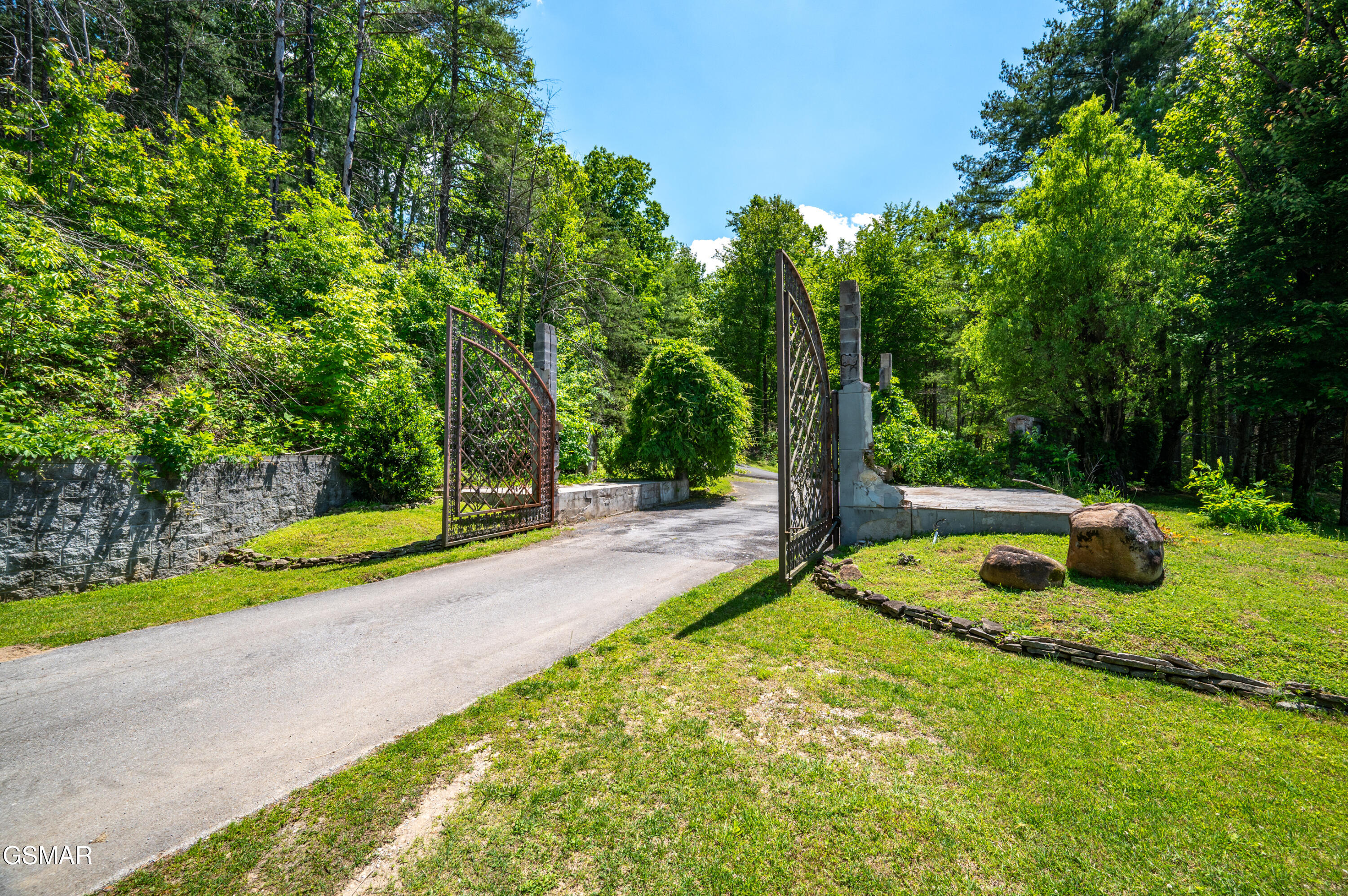 2315 Headrick Lead Sevierville TN 37862