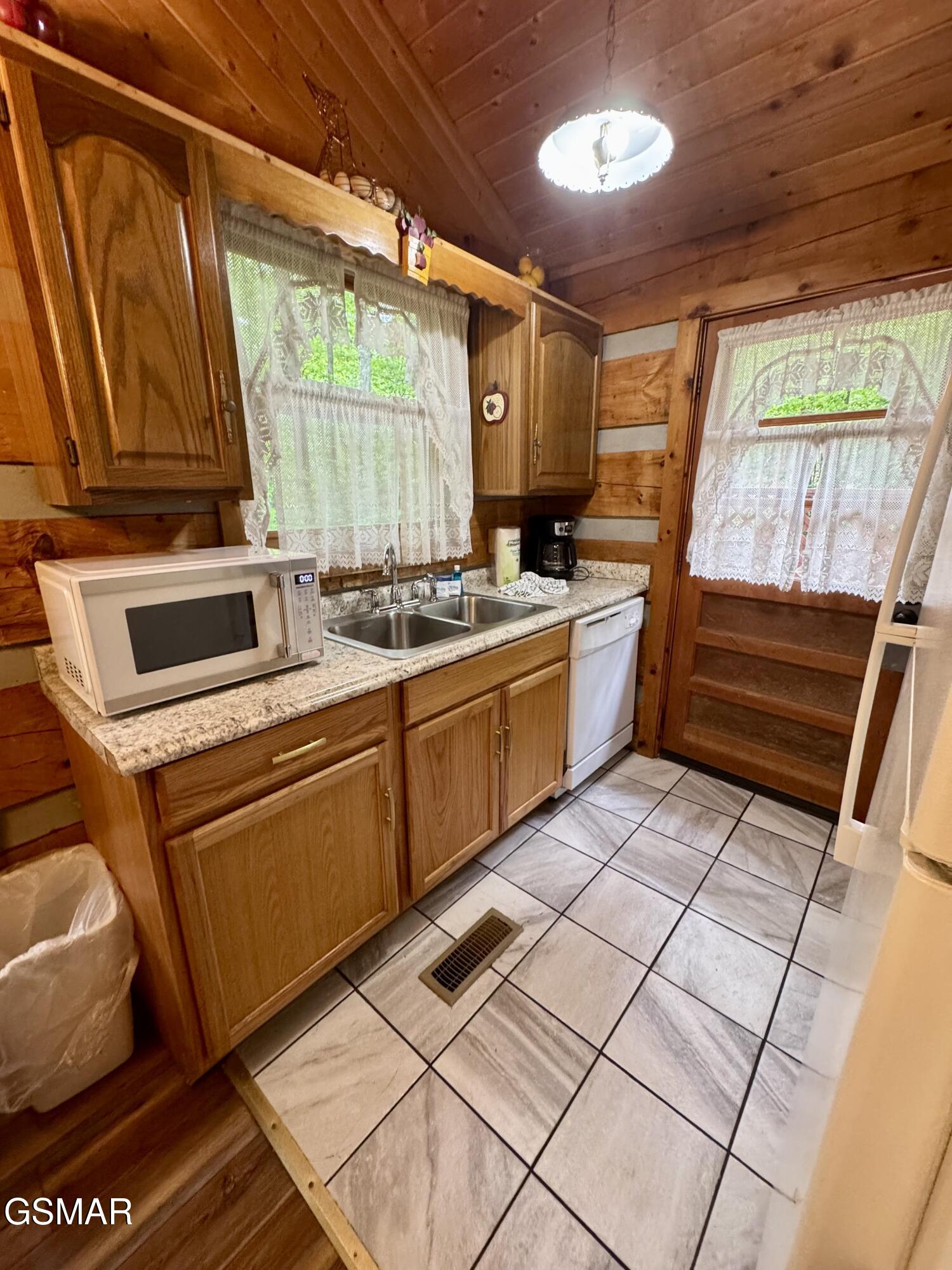 2340 Avon Circle Sevierville TN 37876