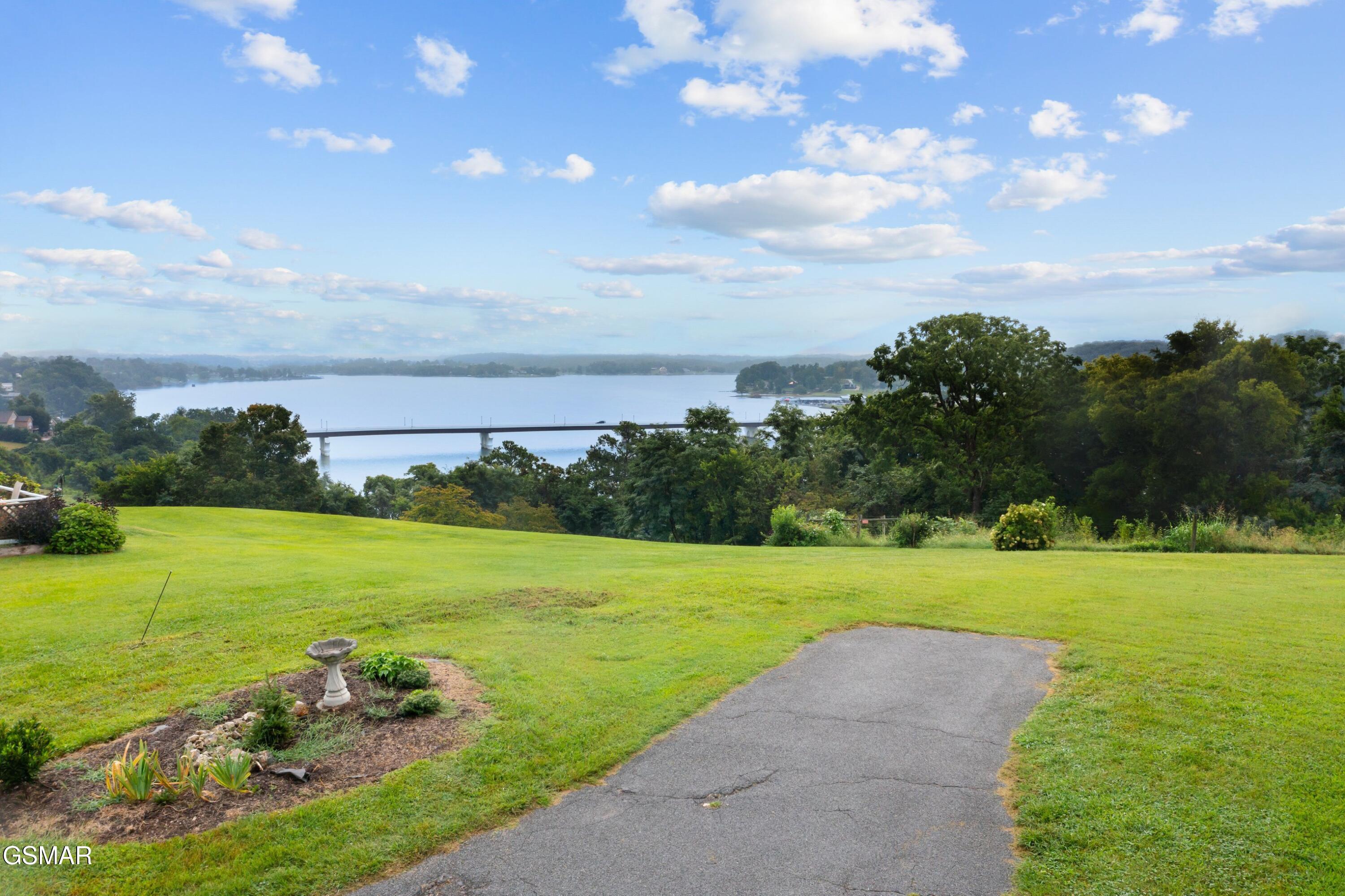 1014 Hillview Drive Dandridge TN 37725