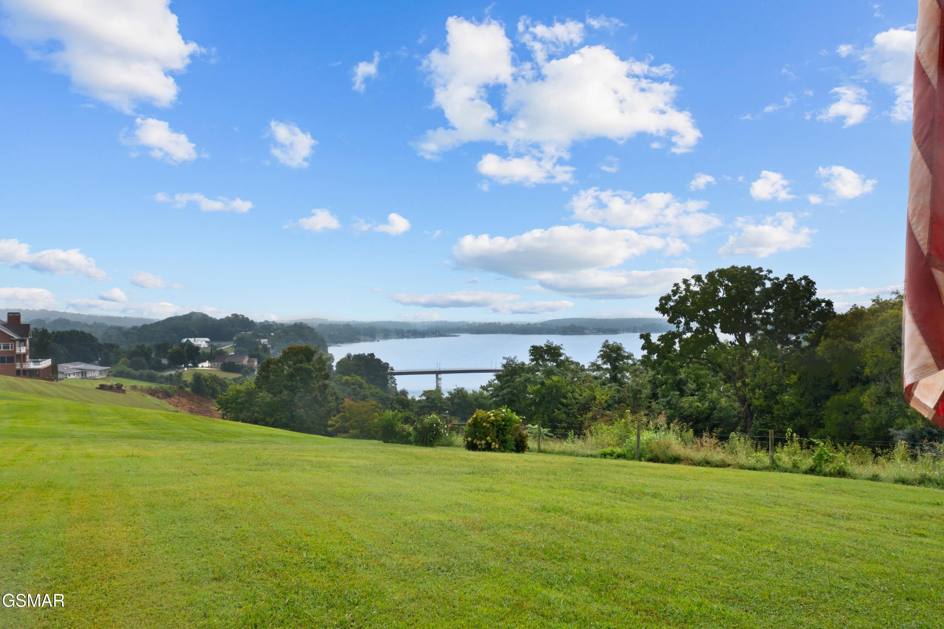 1014 Hillview Drive Dandridge TN 37725