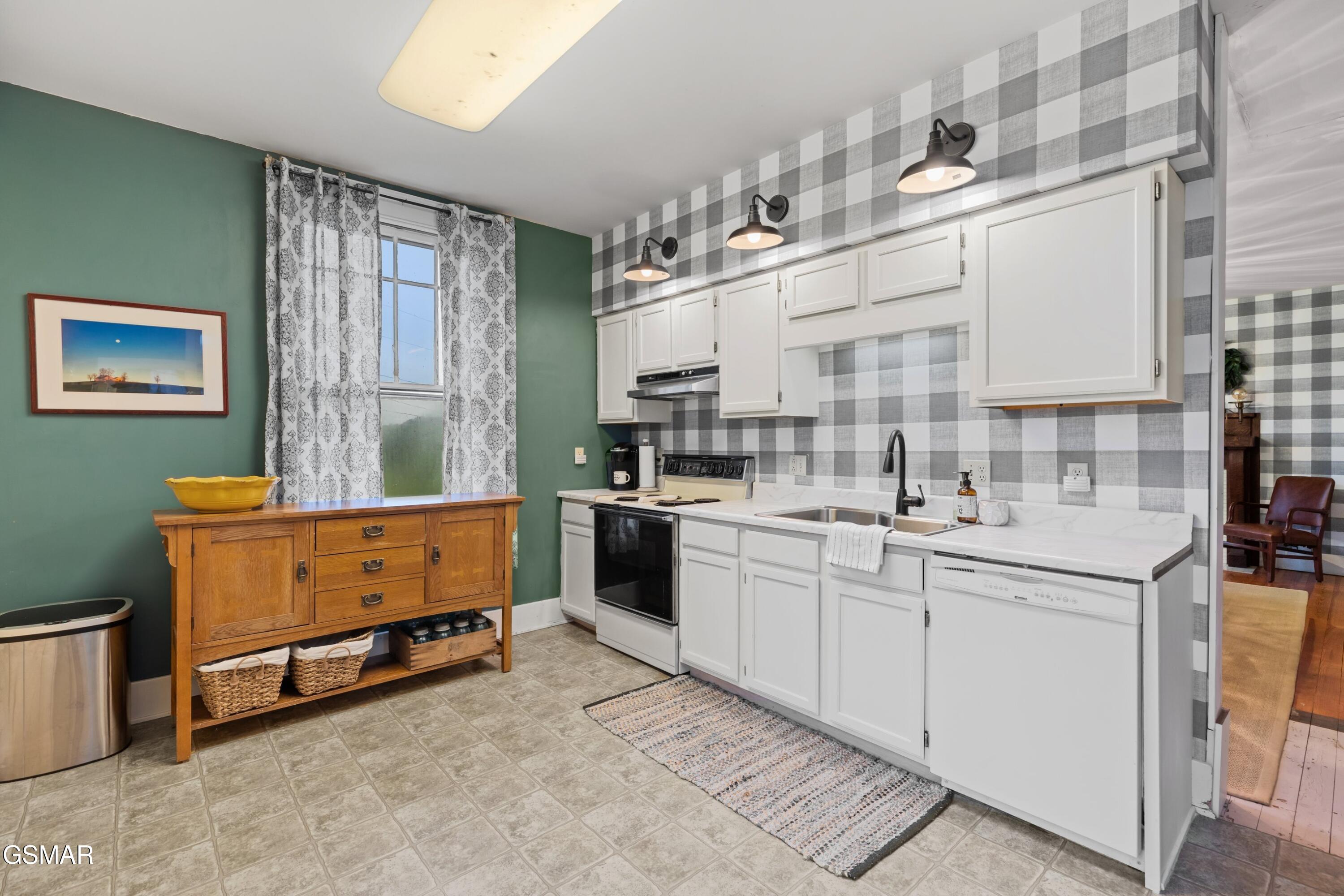 1014 Hillview Drive Dandridge TN 37725