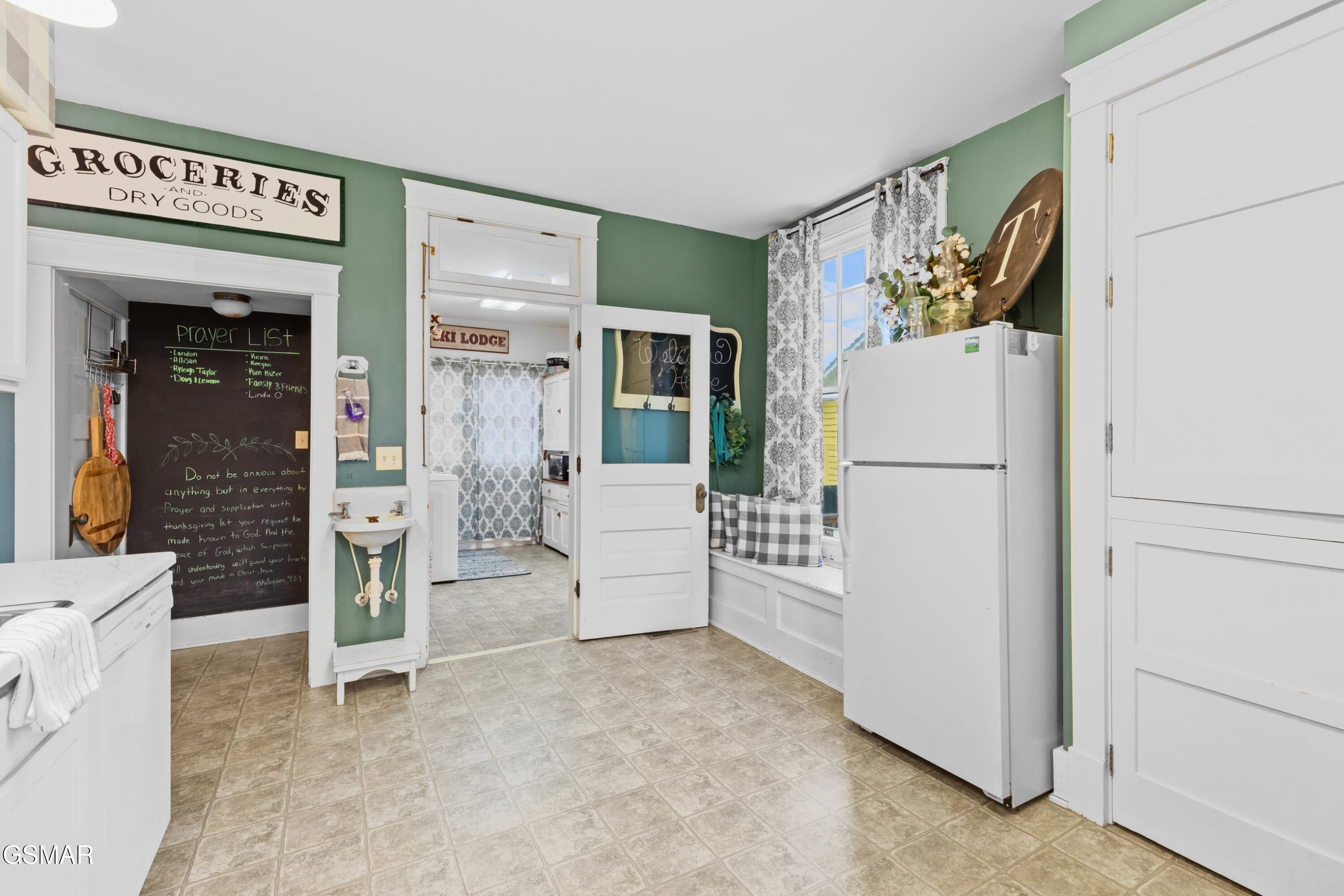 1014 Hillview Drive Dandridge TN 37725