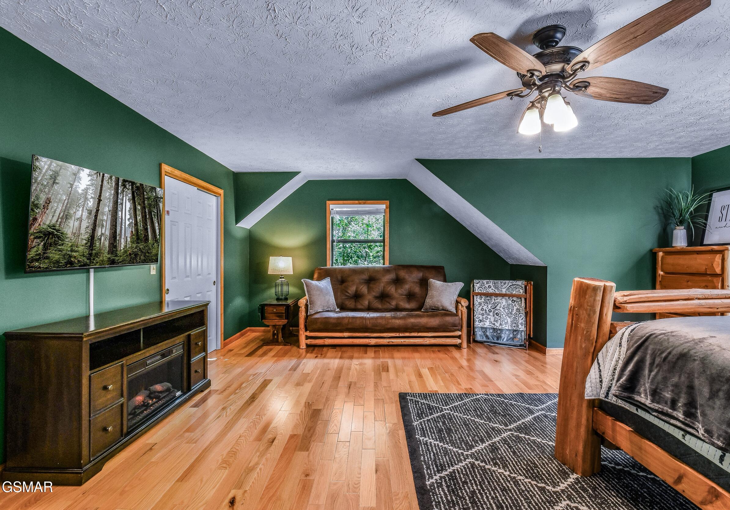 1932 Creek Hollow Way Sevierville TN 37876