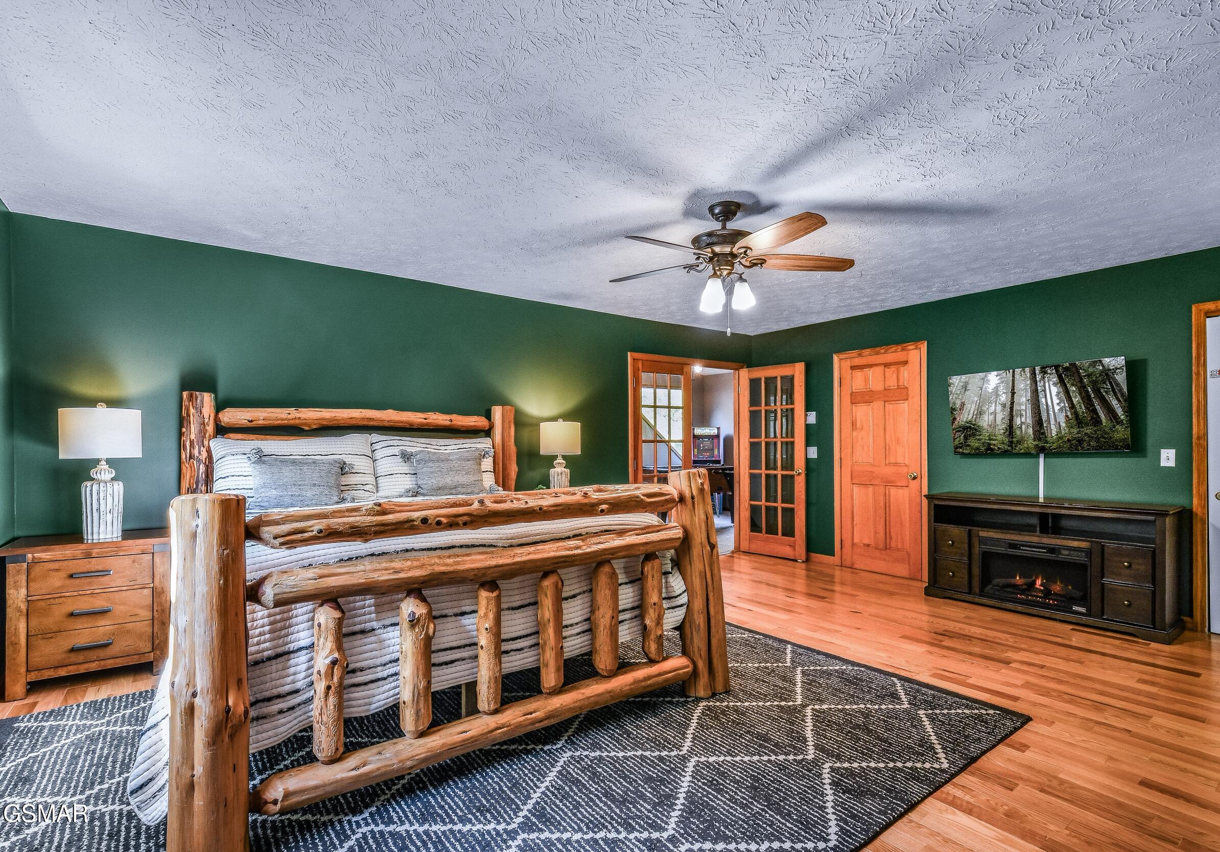 1932 Creek Hollow Way Sevierville TN 37876