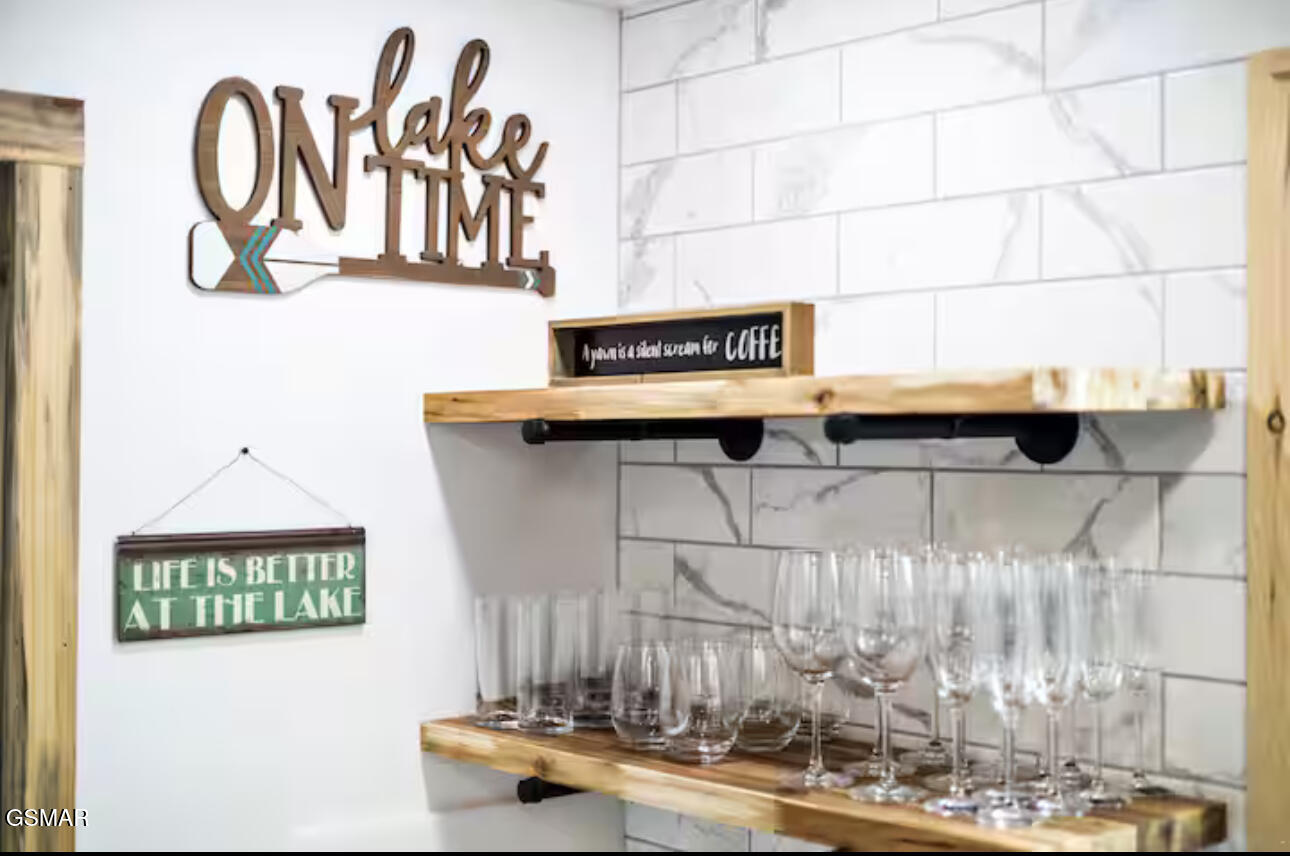 1448 Dover Lane Dandridge TN 37725