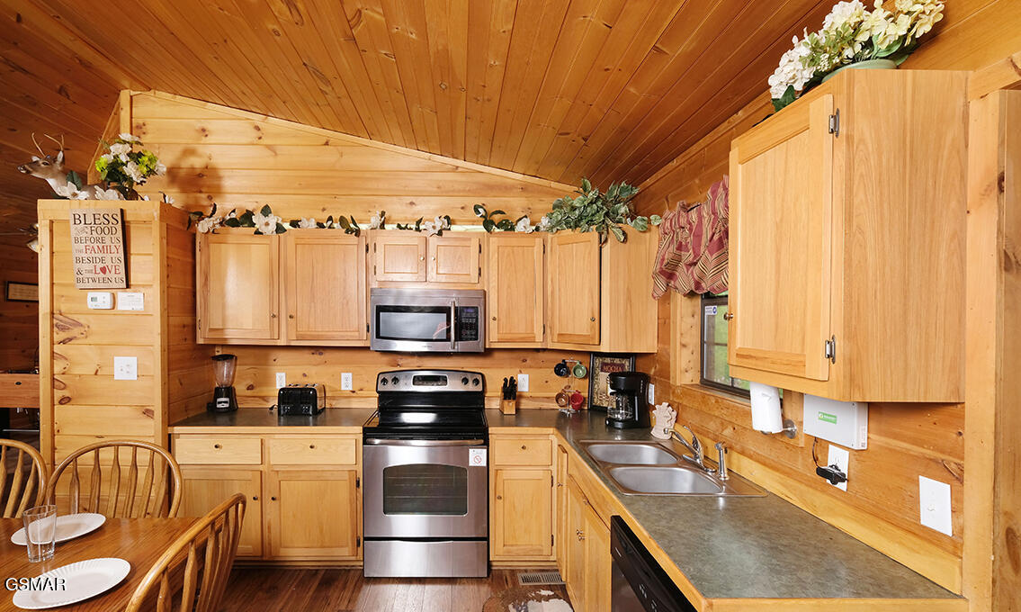 623 Iron Mountain Road Pigeon Forge TN 37863