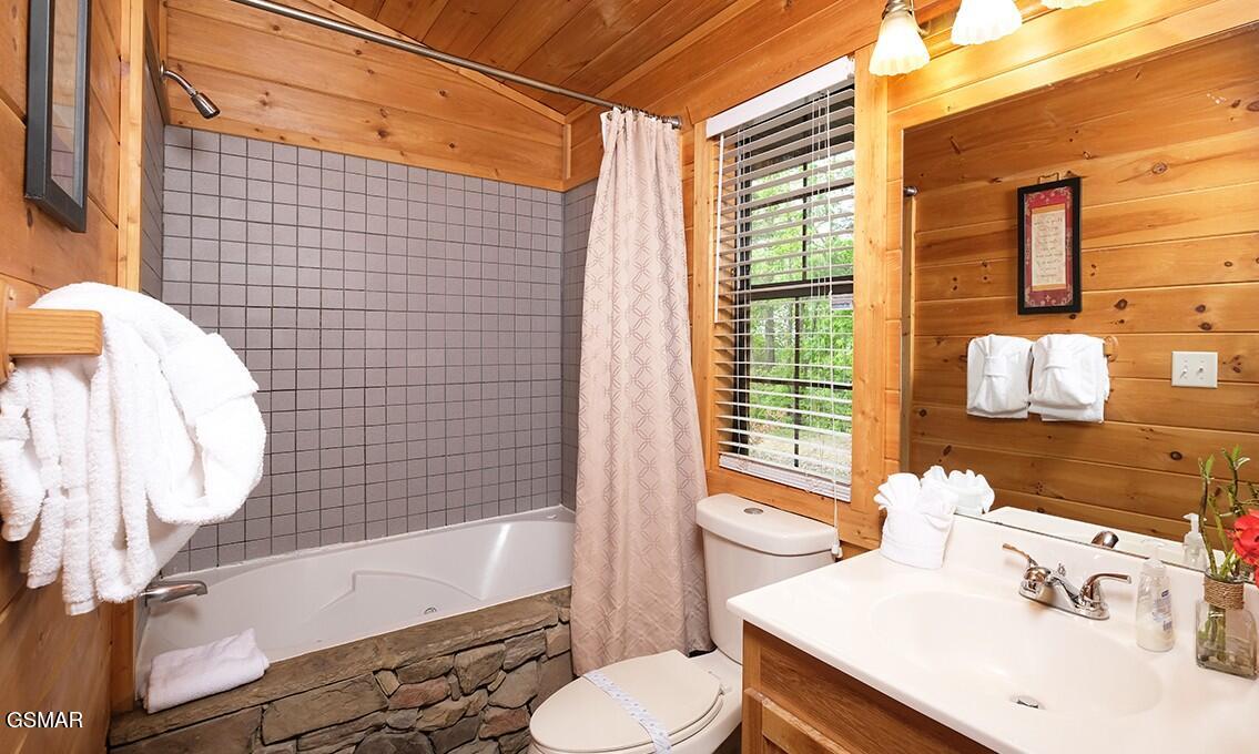 623 Iron Mountain Road Pigeon Forge TN 37863