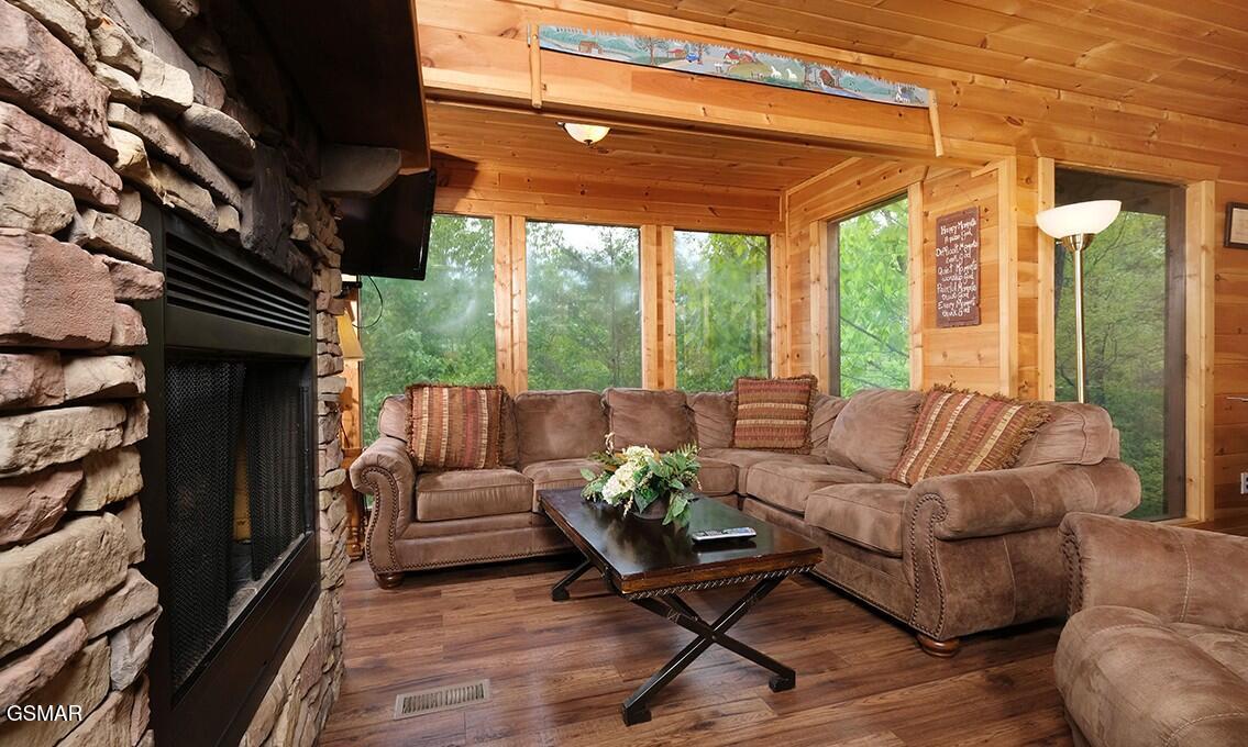623 Iron Mountain Road Pigeon Forge TN 37863