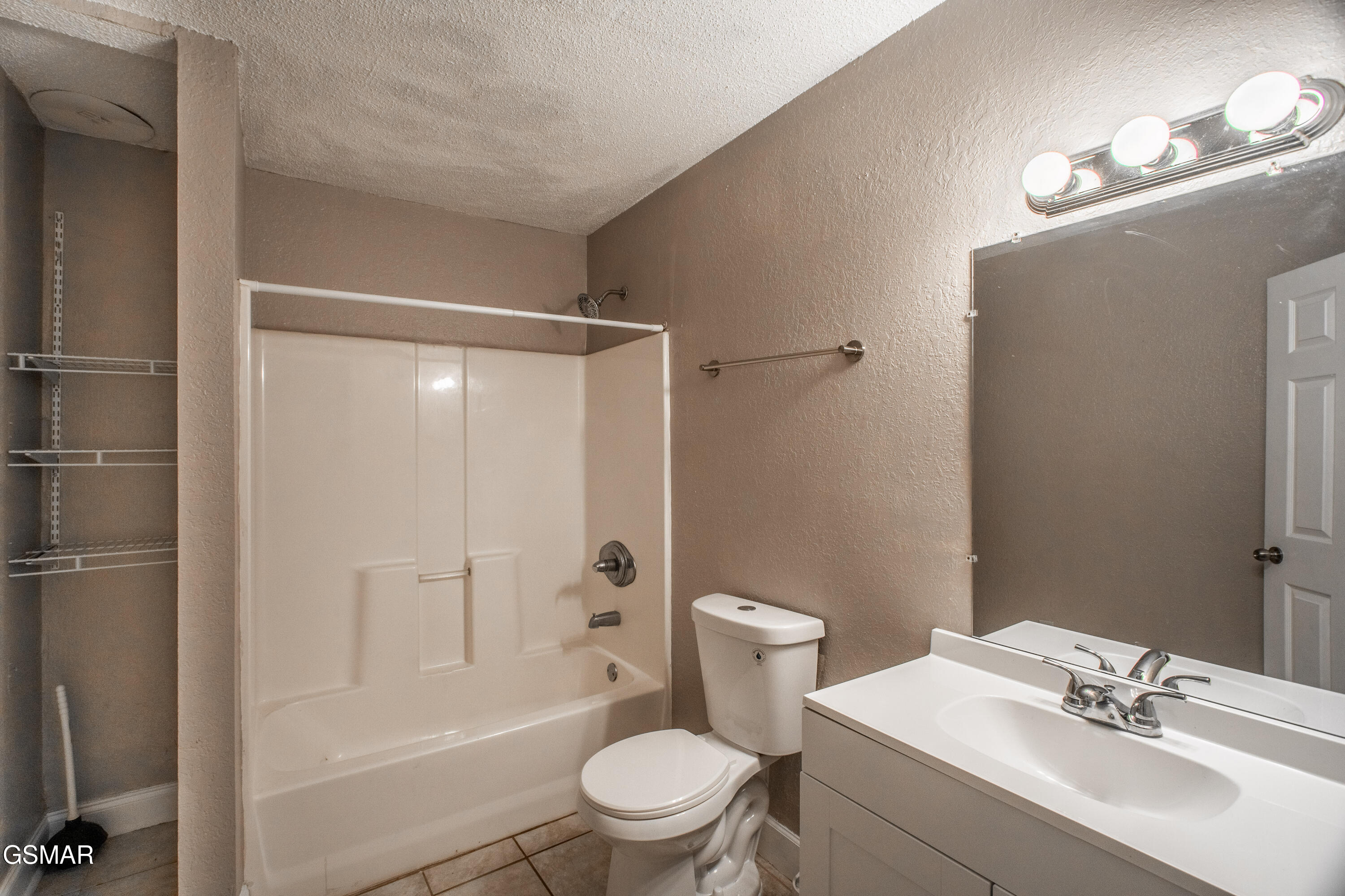 2841 Holiday Hills Road Kodak TN 37764