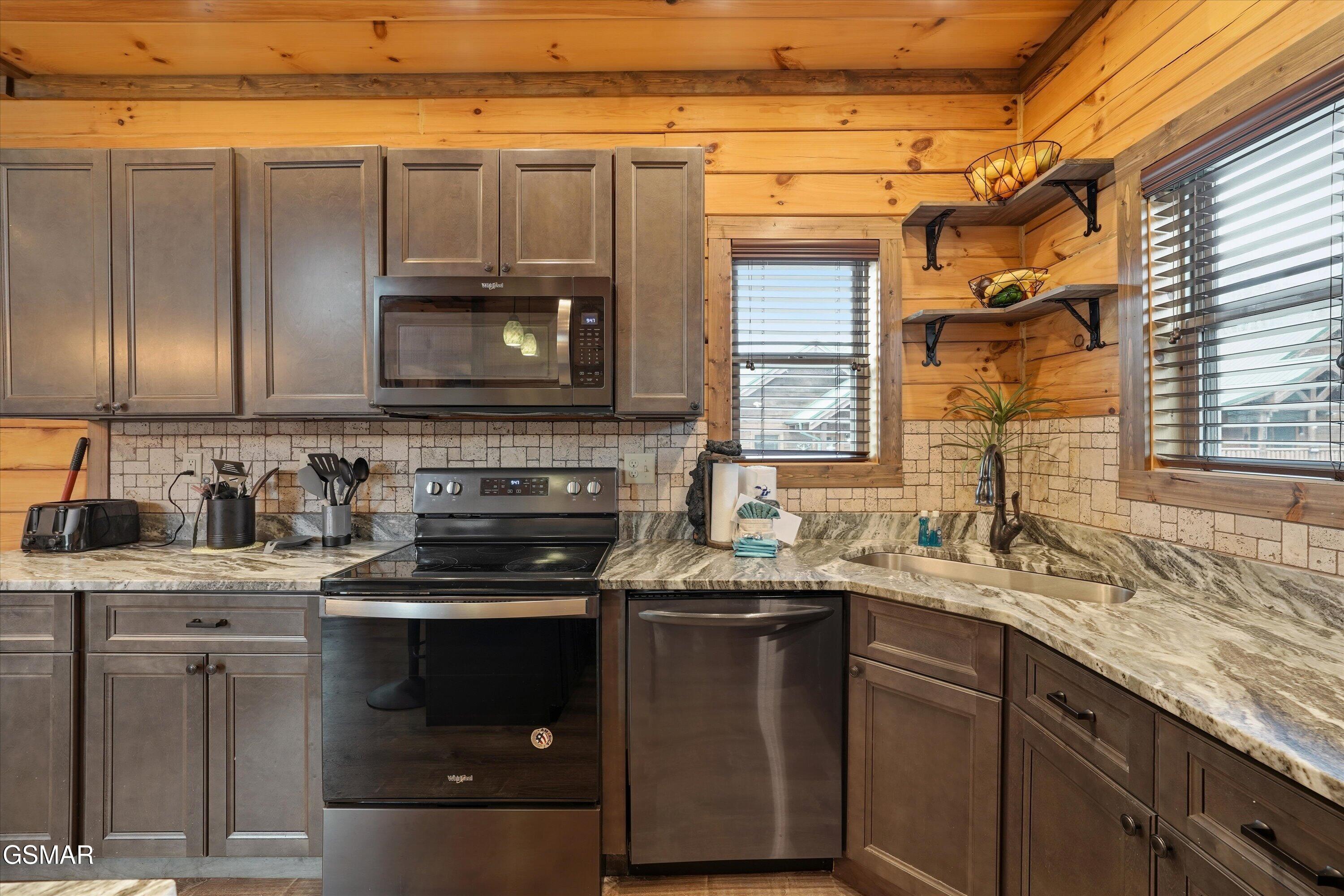 3226 White Falcon Way Pigeon Forge TN 37862