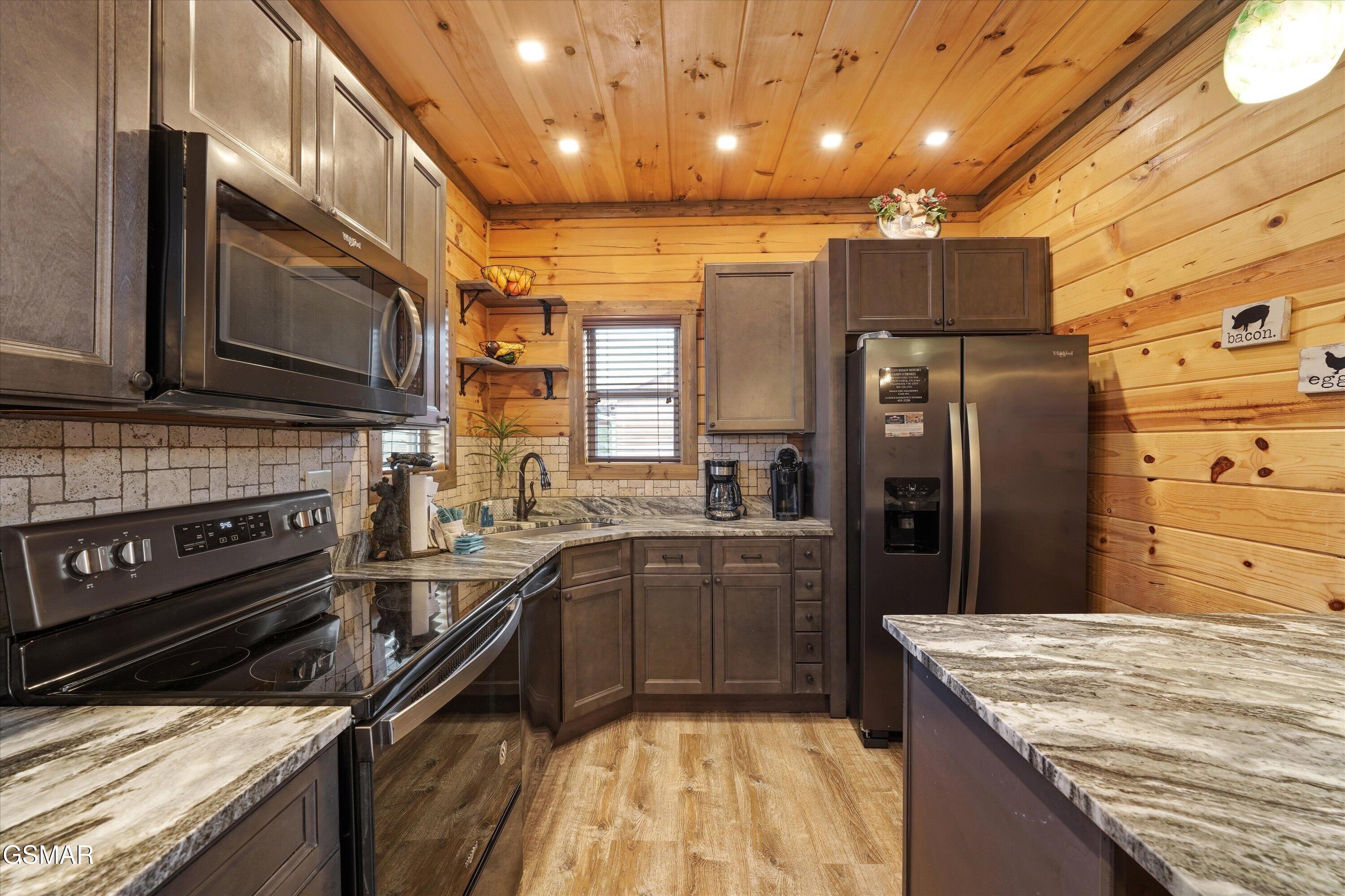 3226 White Falcon Way Pigeon Forge TN 37862