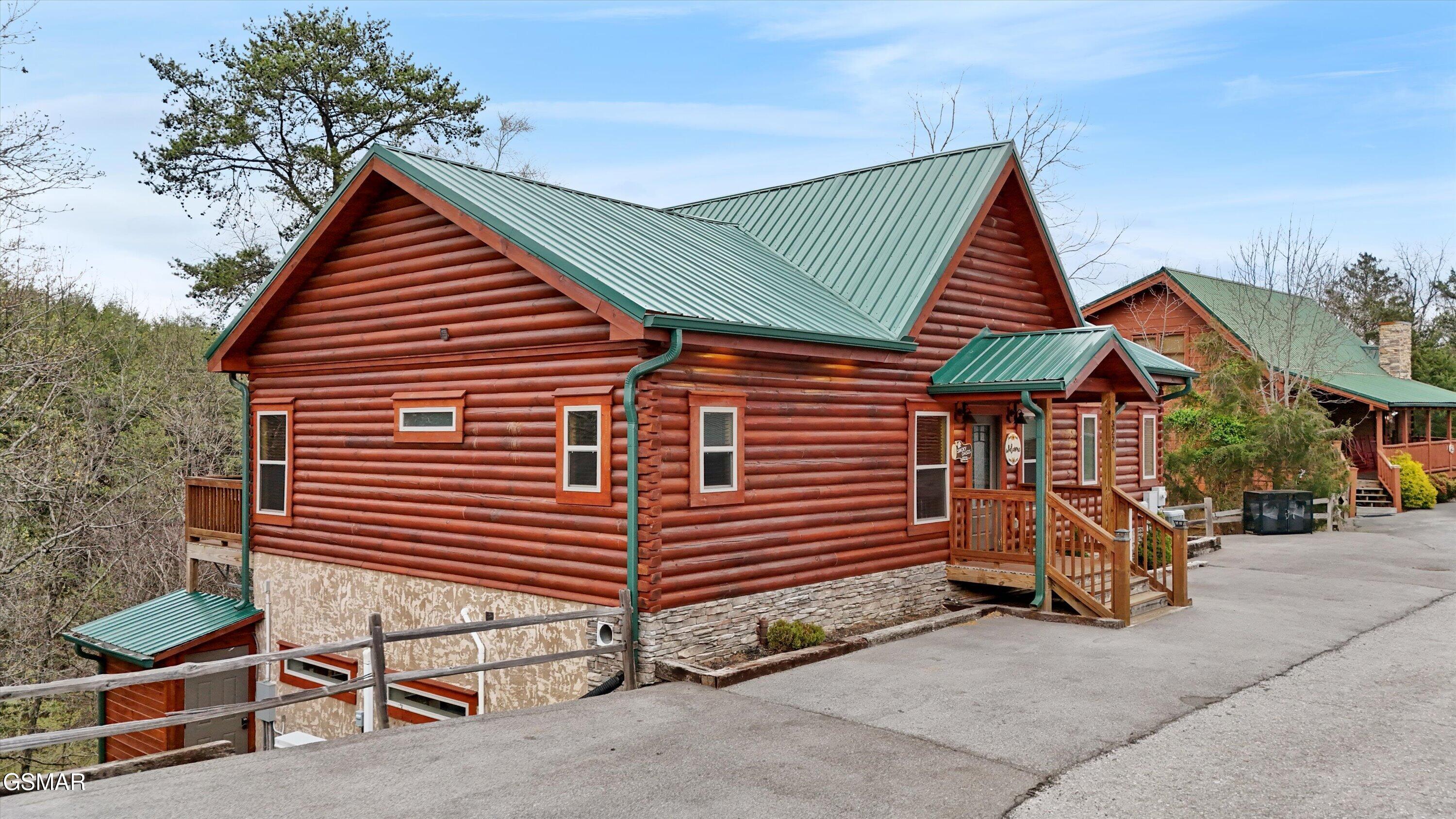 3226 White Falcon Way Pigeon Forge TN 37862