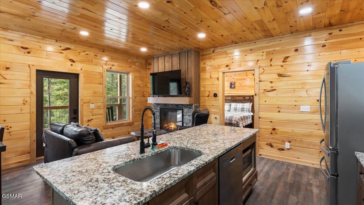 2932 Ginas Way Sevierville TN 37862