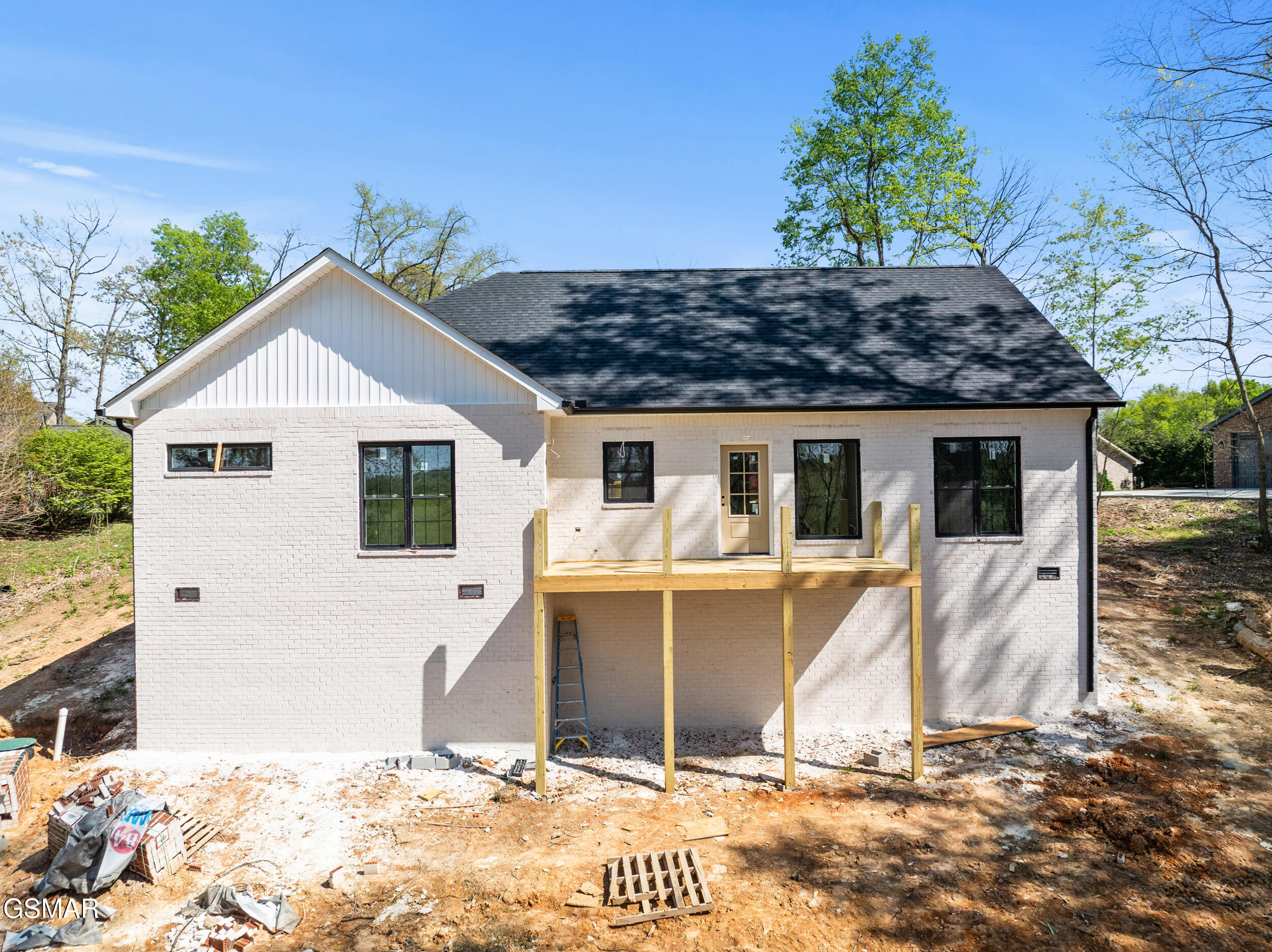 1430 Beechtop Lane Kodak TN 37764