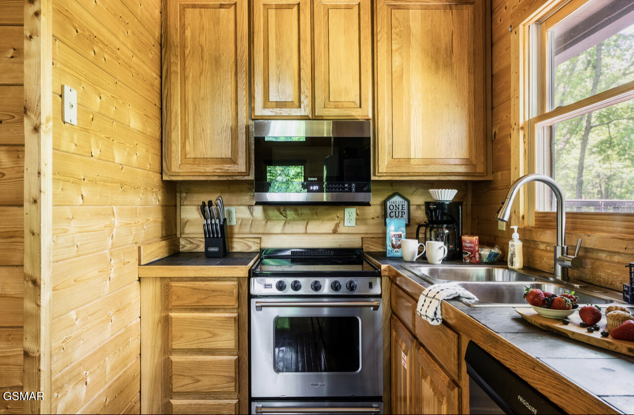 4328 Parkside Village Drive Sevierville TN 37862