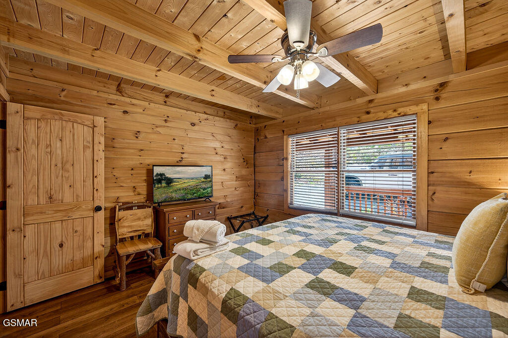 745 Ski View Lane Pigeon Forge TN 37876