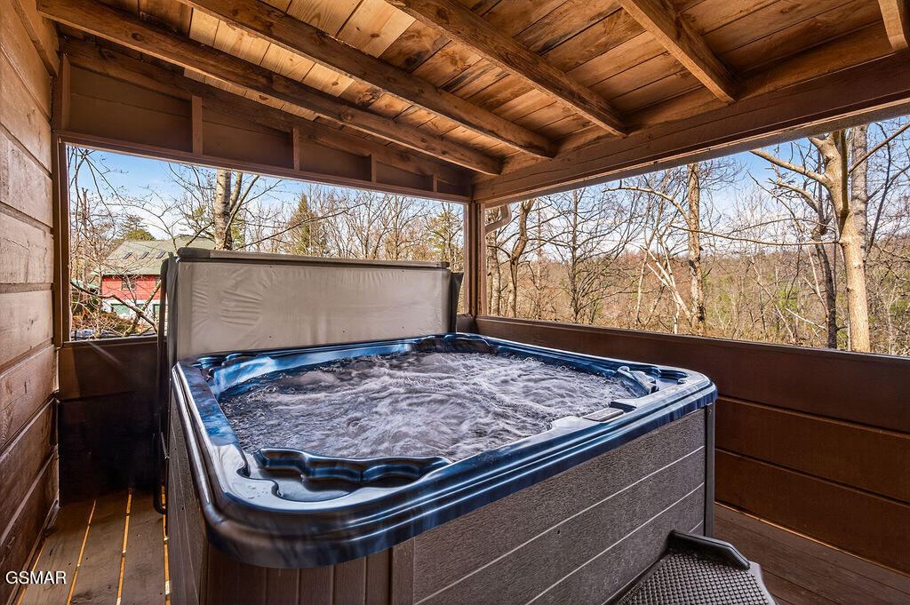 745 Ski View Lane Pigeon Forge TN 37876