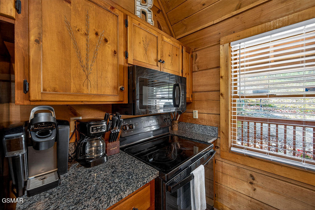 745 Ski View Lane Pigeon Forge TN 37876