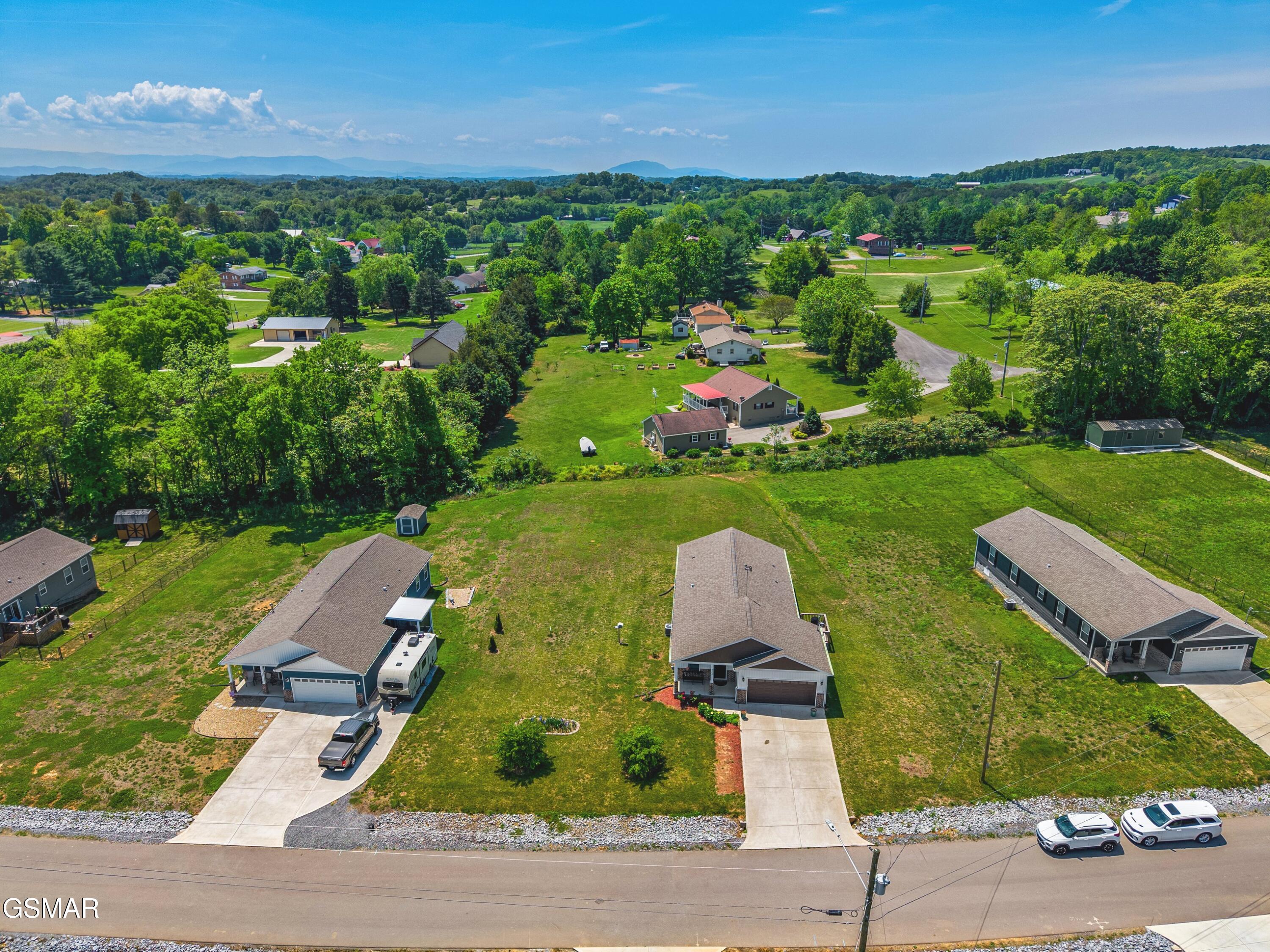 323 Garden Lane Dandridge TN 37725