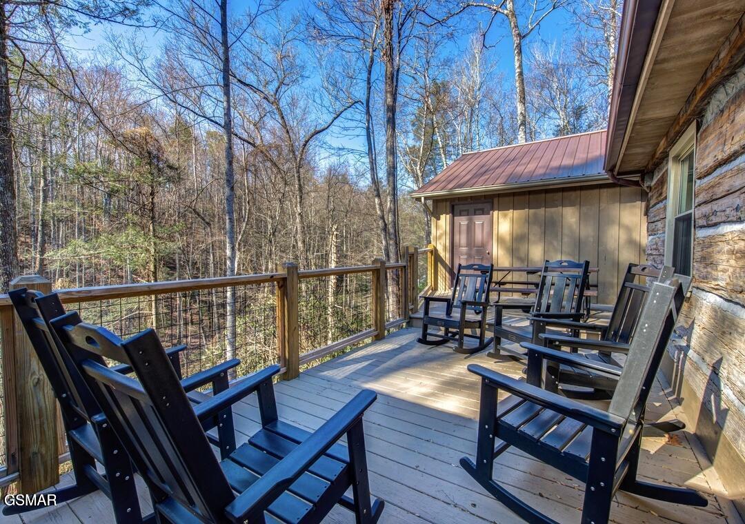 125 Cricket Hollow Way Cosby TN 37722
