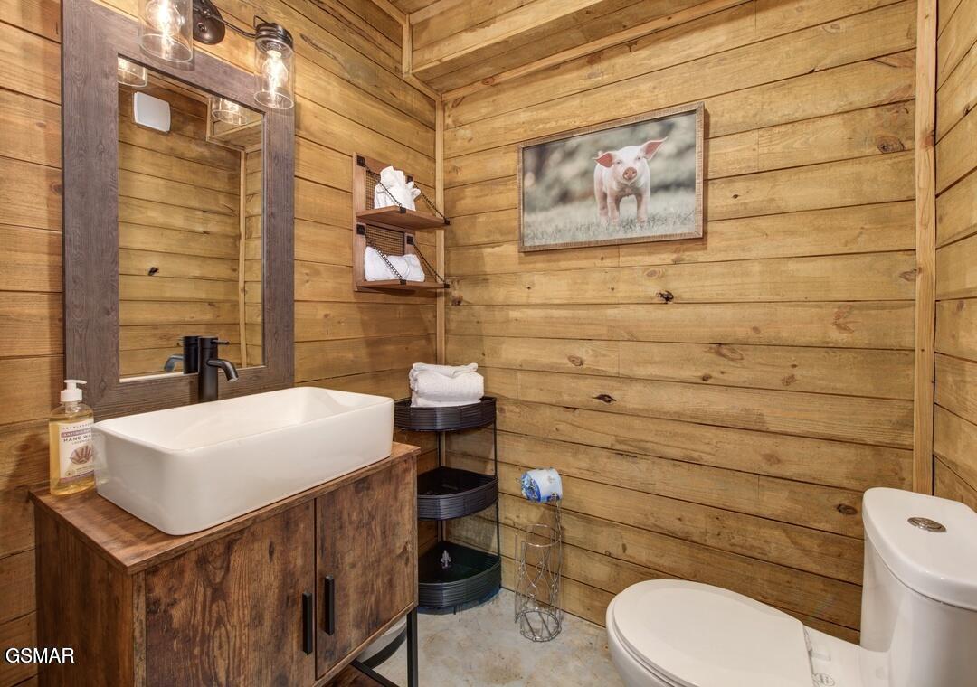 125 Cricket Hollow Way Cosby TN 37722