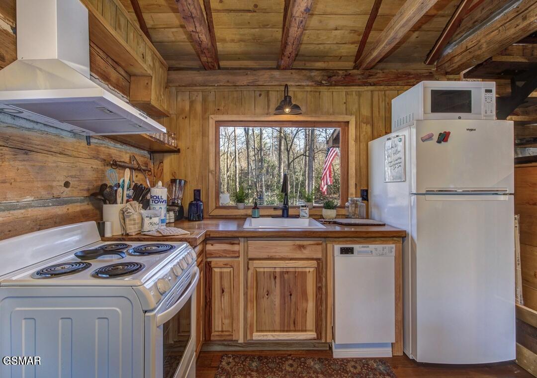 125 Cricket Hollow Way Cosby TN 37722