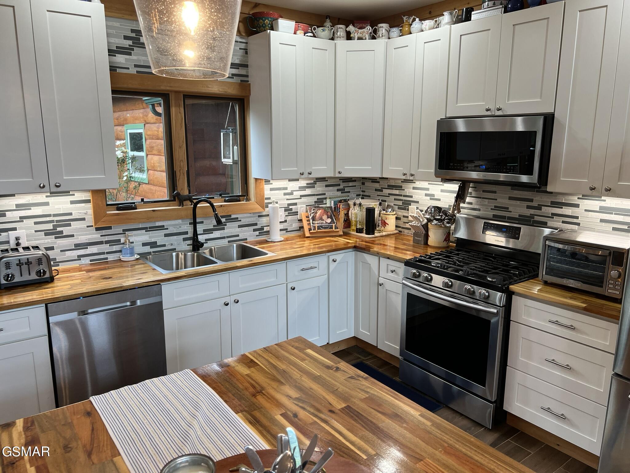 1642 Little Cove Road Sevierville TN 37862