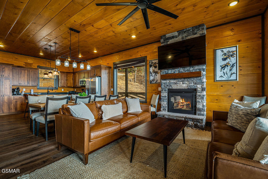 1852 Mountain Ash Way Sevierville TN 37876
