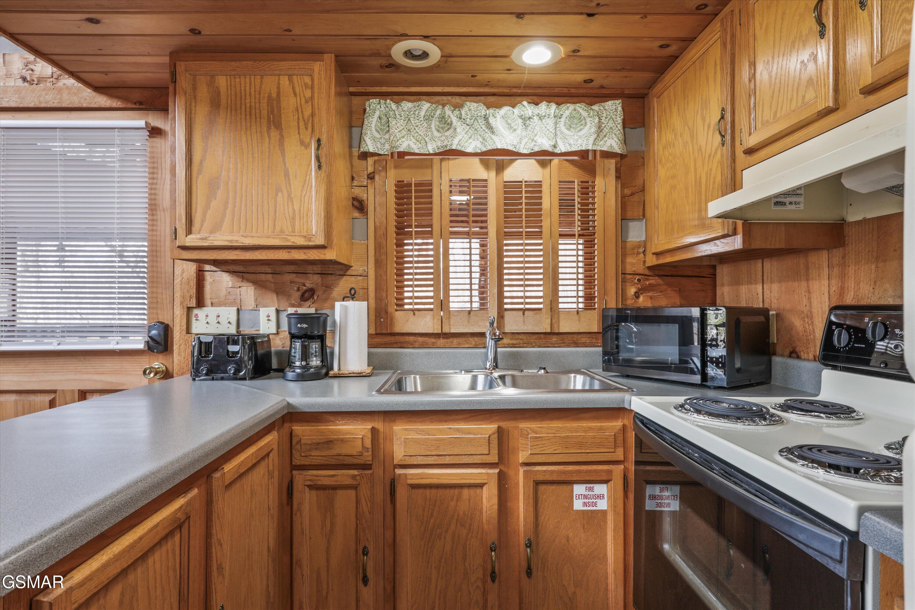 1128 Oak Court Gatlinburg TN 37738