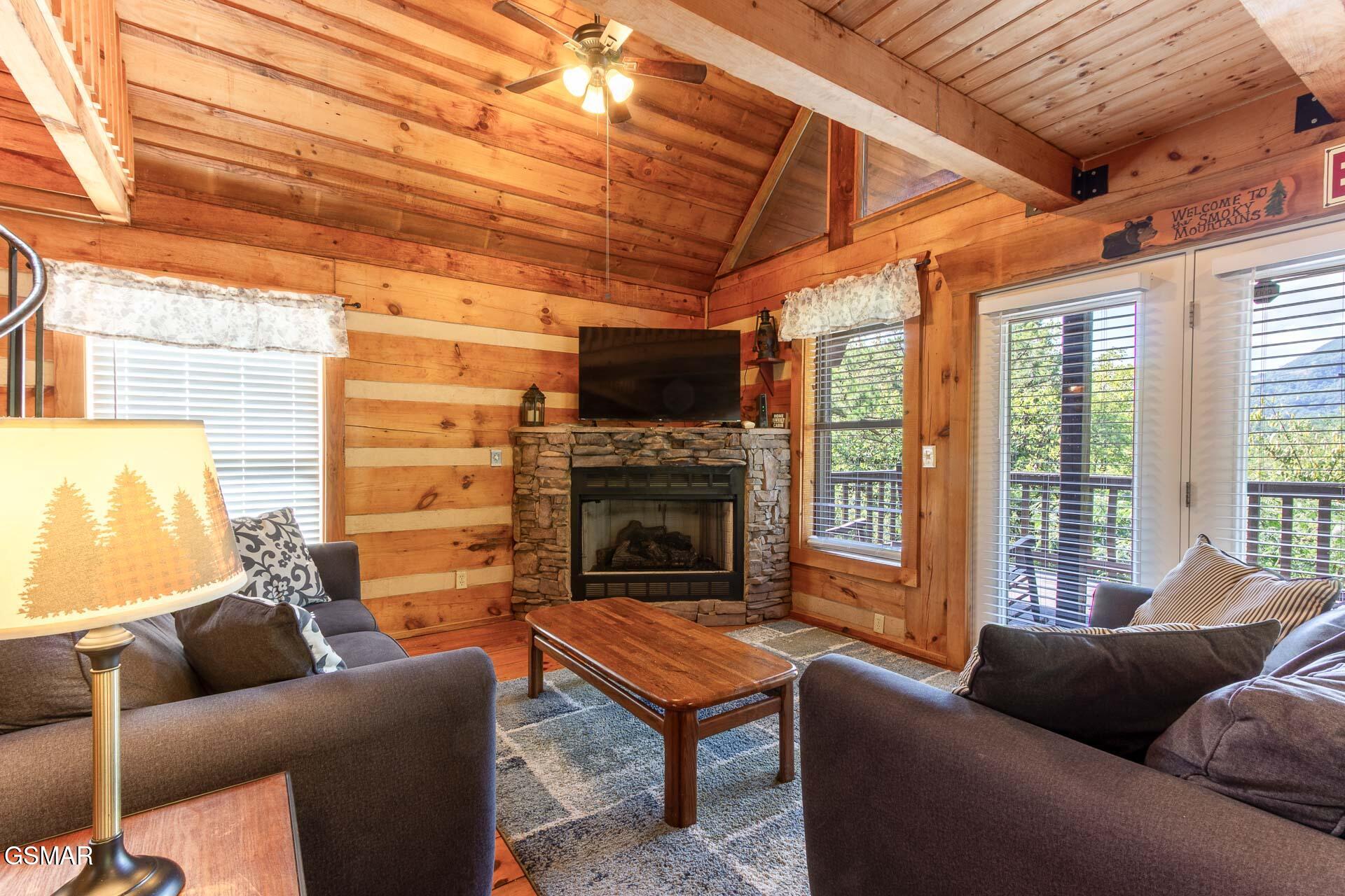 1455 Honey Oaks Way Sevierville TN 37876