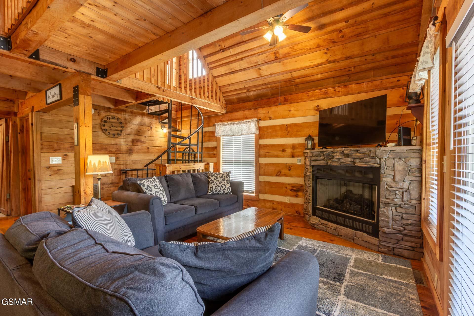 1455 Honey Oaks Way Sevierville TN 37876