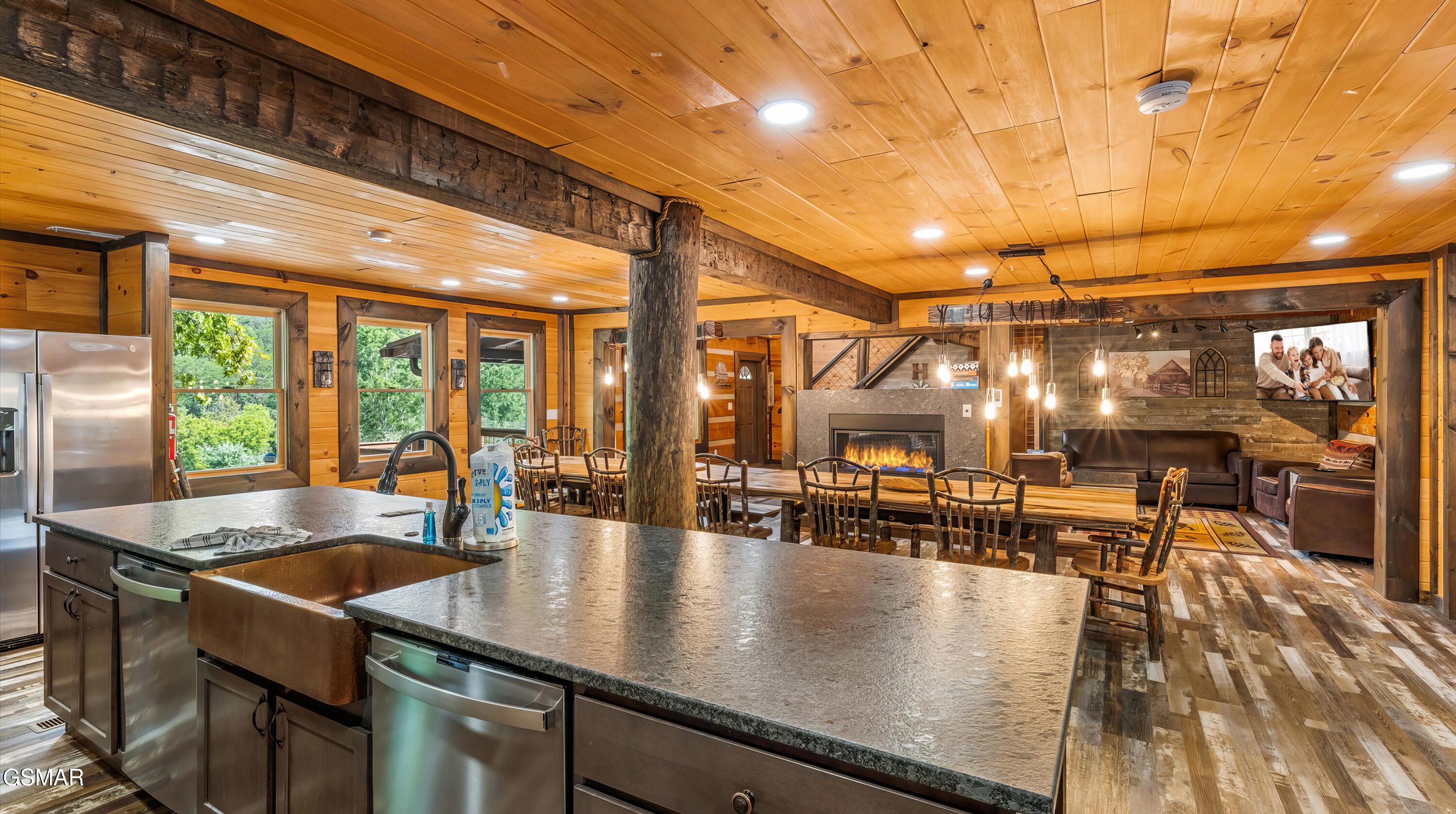 2209 Henderson Springs Road Pigeon Forge TN 37863
