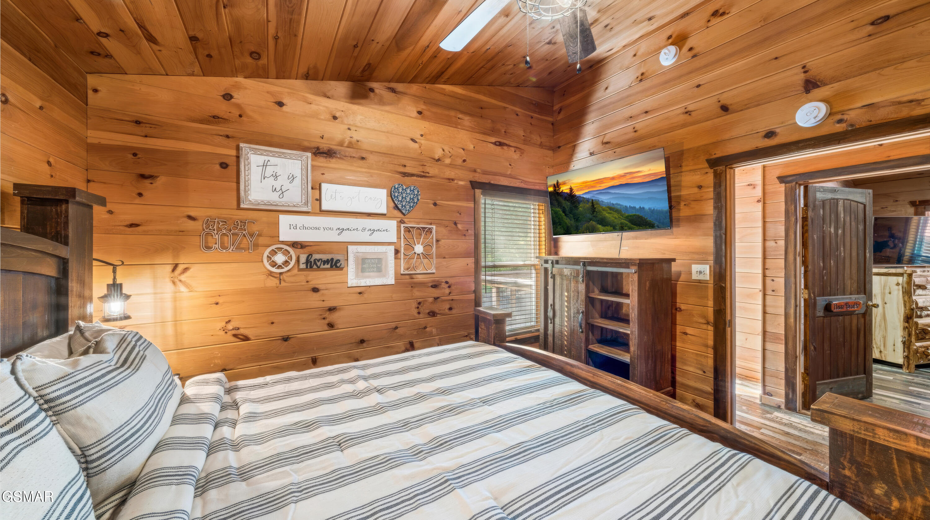 2209 Henderson Springs Road Pigeon Forge TN 37863