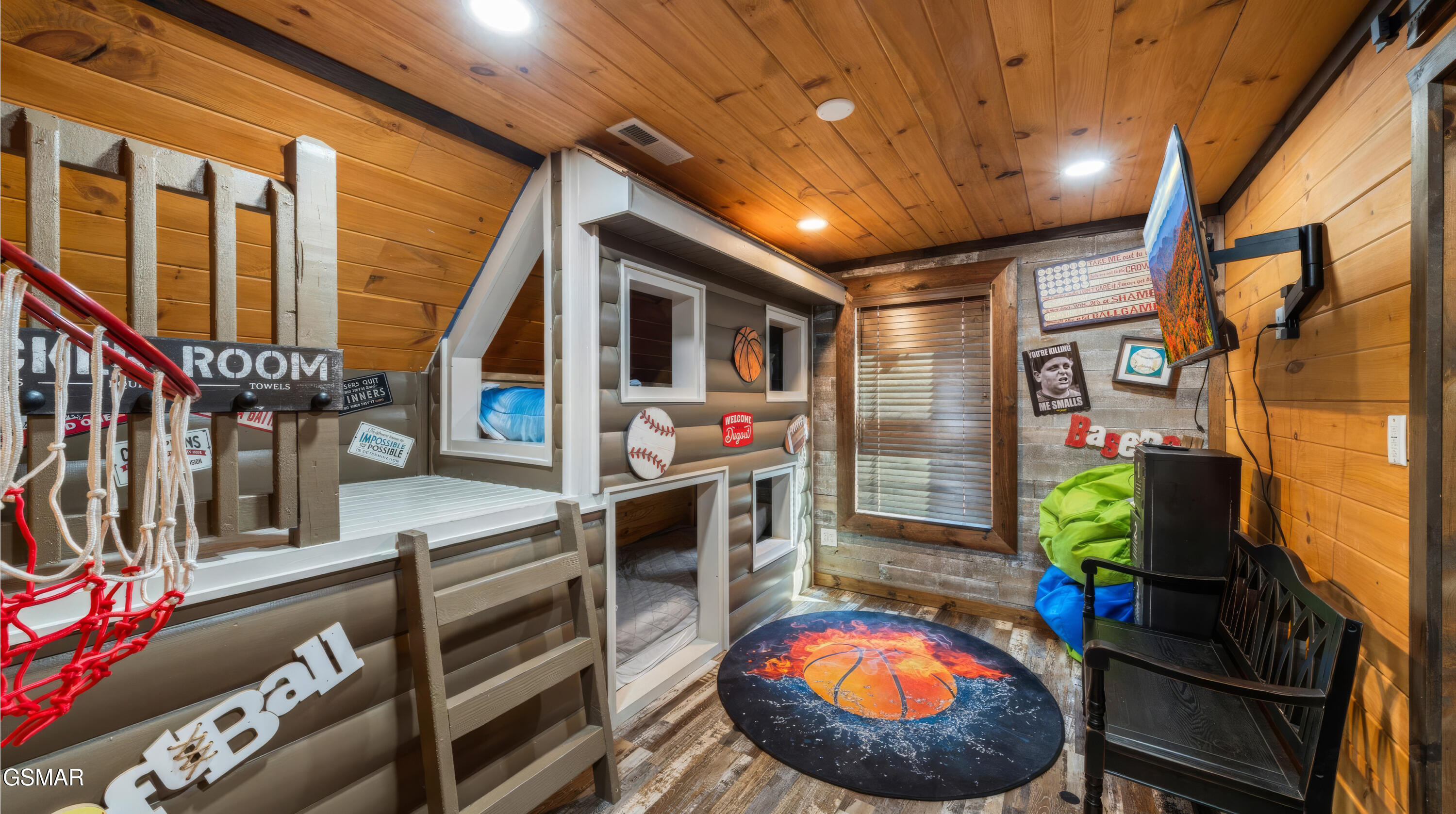 2209 Henderson Springs Road Pigeon Forge TN 37863