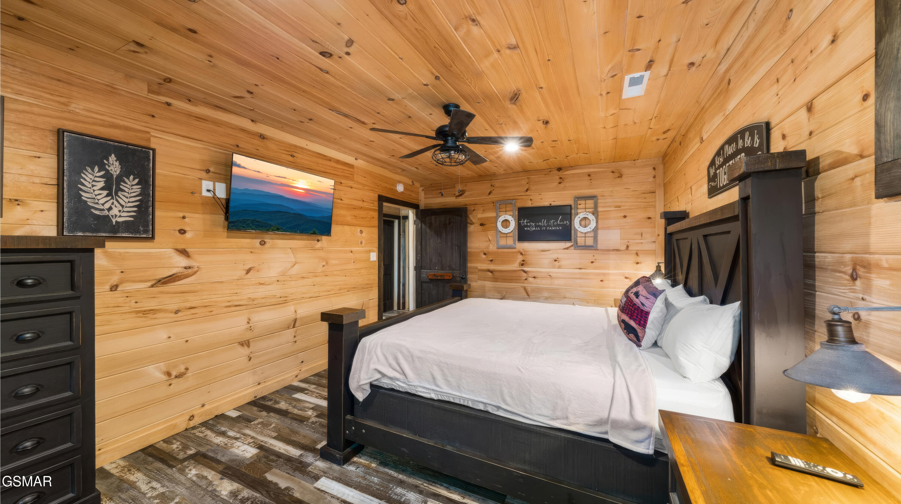 2209 Henderson Springs Road Pigeon Forge TN 37863
