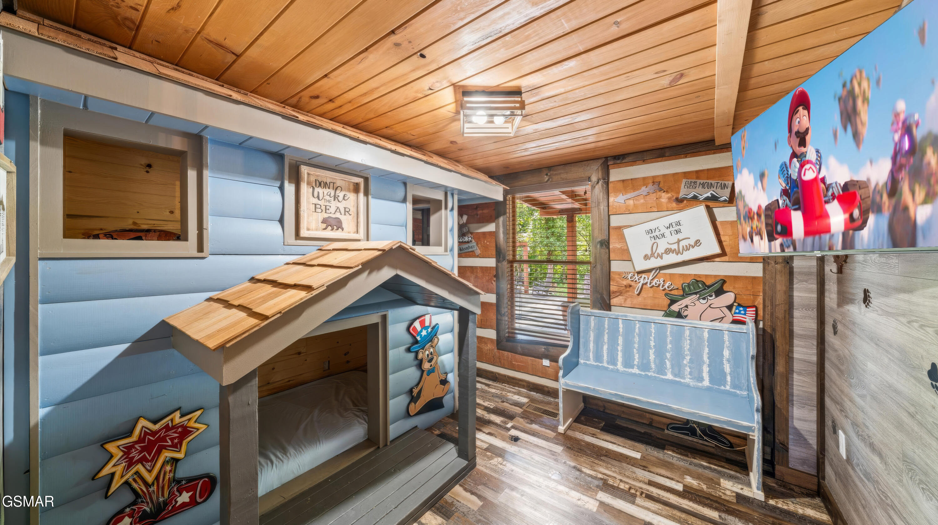 2209 Henderson Springs Road Pigeon Forge TN 37863