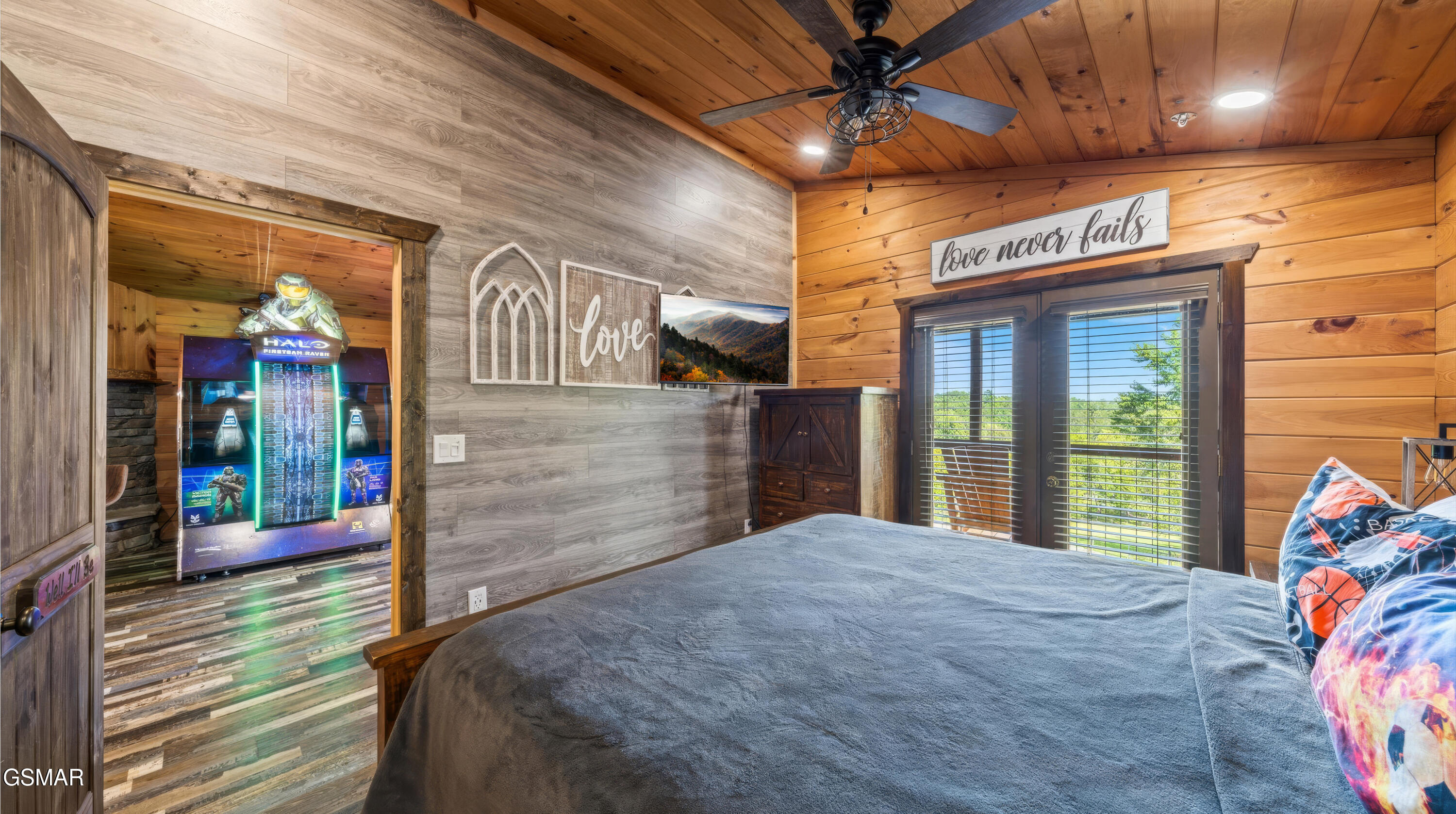 2209 Henderson Springs Road Pigeon Forge TN 37863