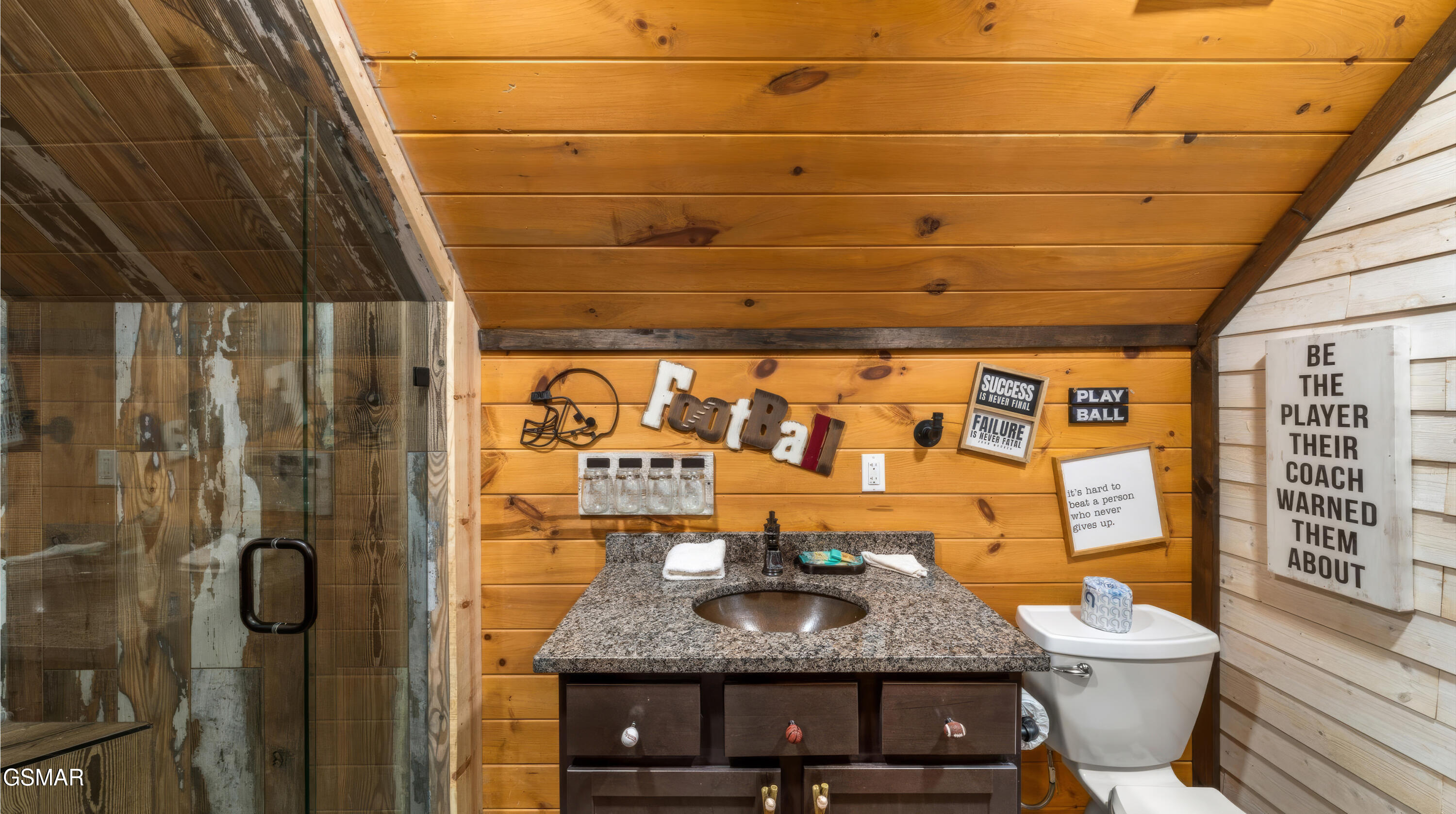 2209 Henderson Springs Road Pigeon Forge TN 37863