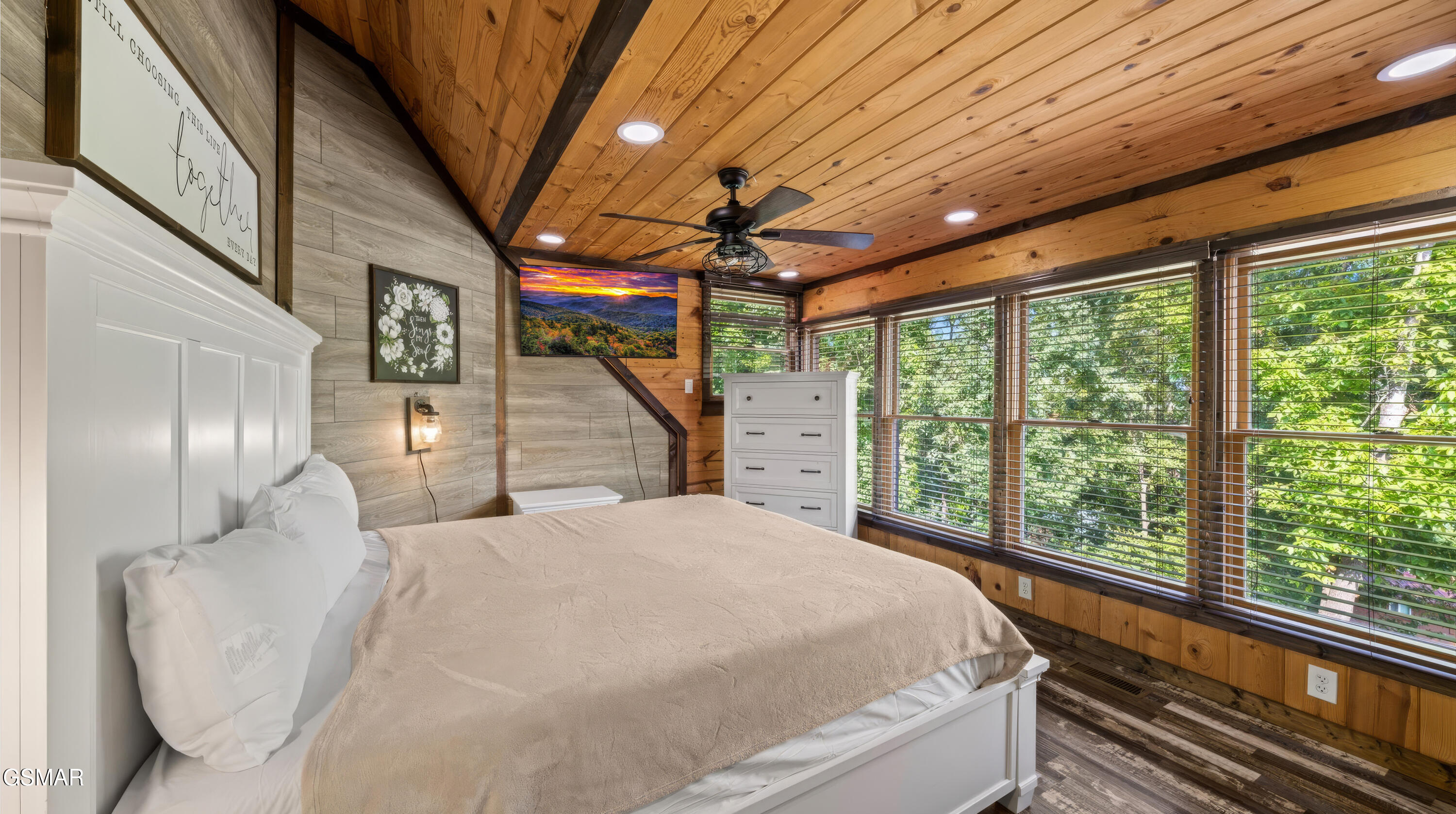 2209 Henderson Springs Road Pigeon Forge TN 37863