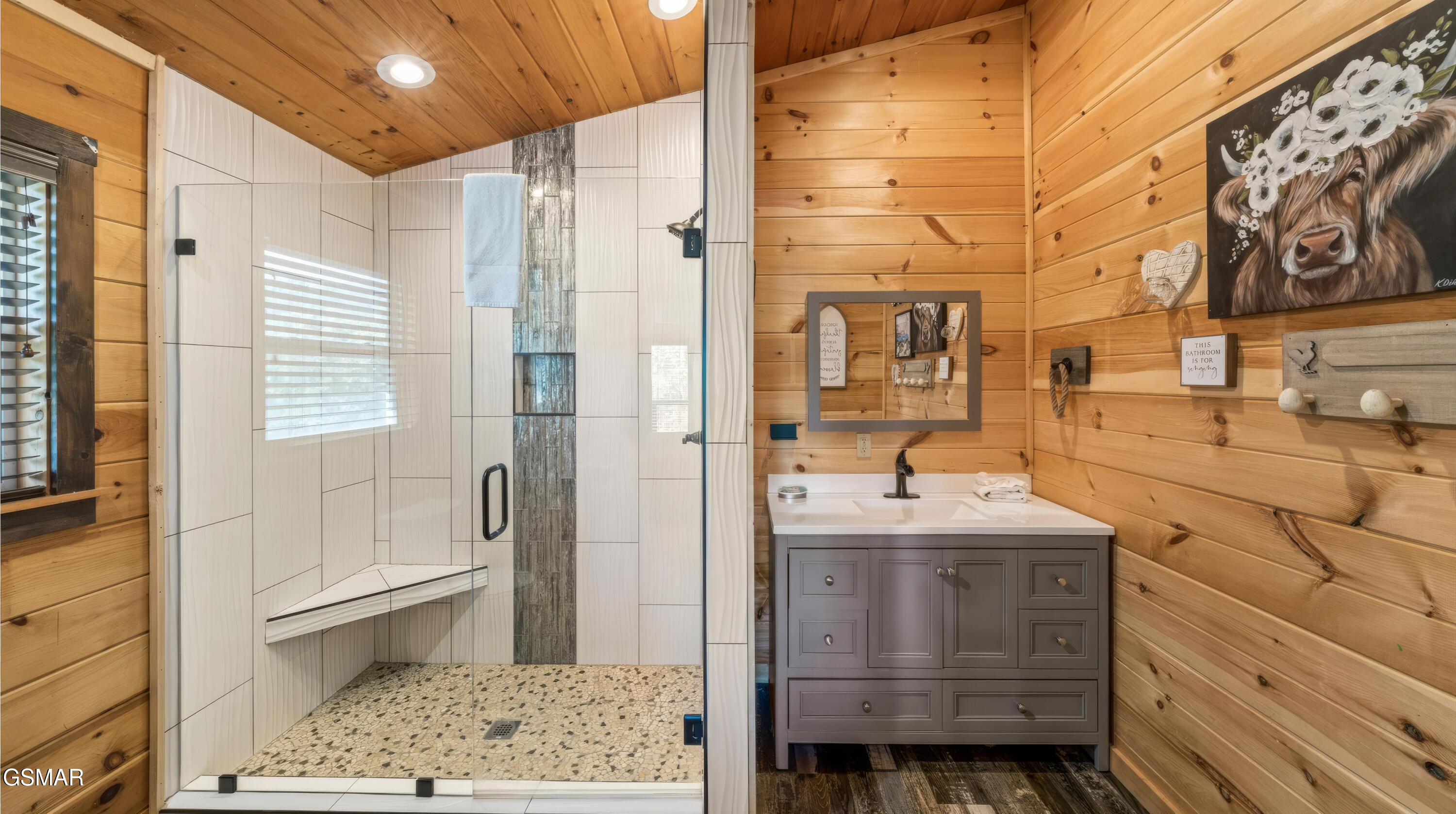 2209 Henderson Springs Road Pigeon Forge TN 37863