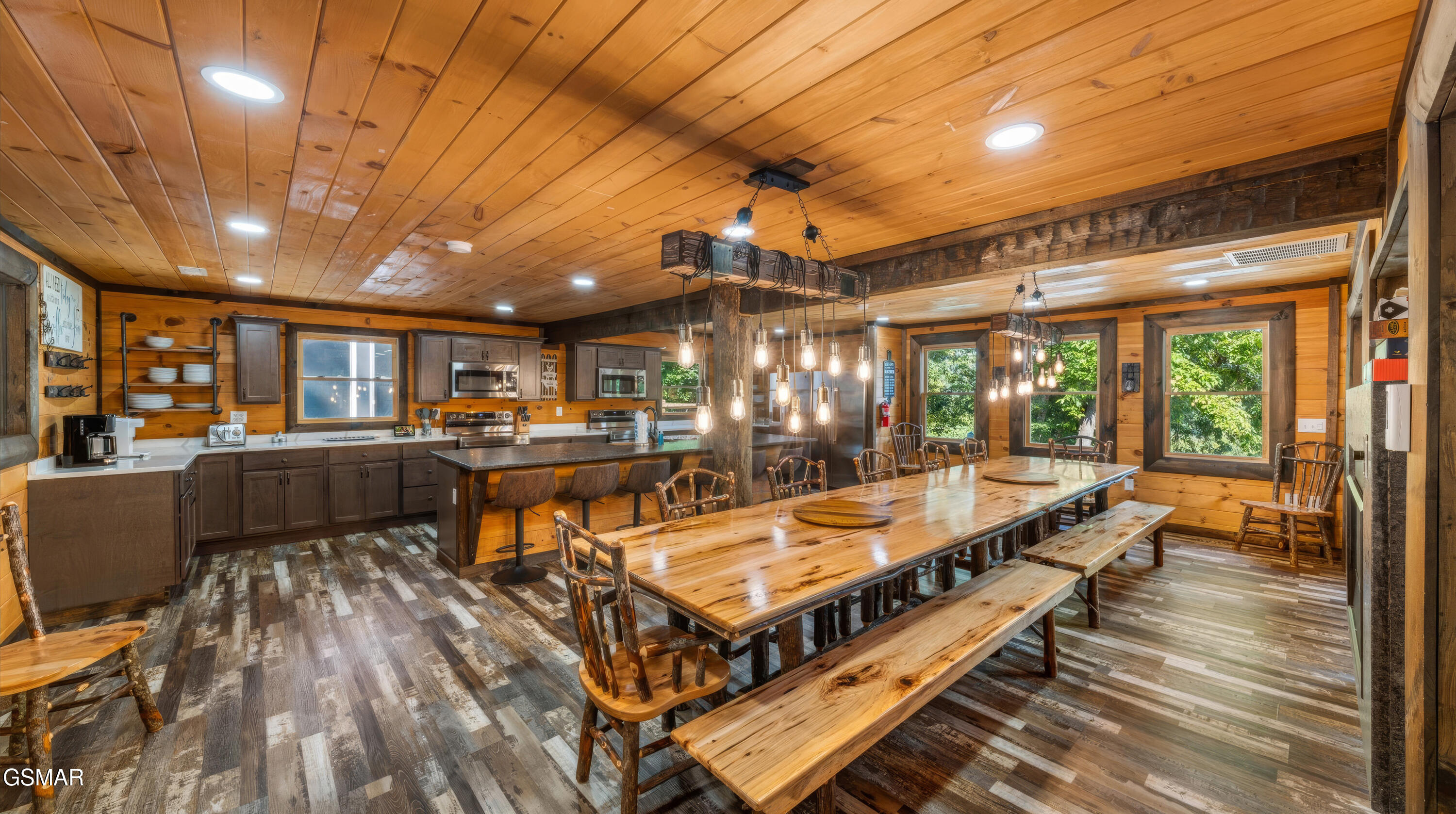 2209 Henderson Springs Road Pigeon Forge TN 37863