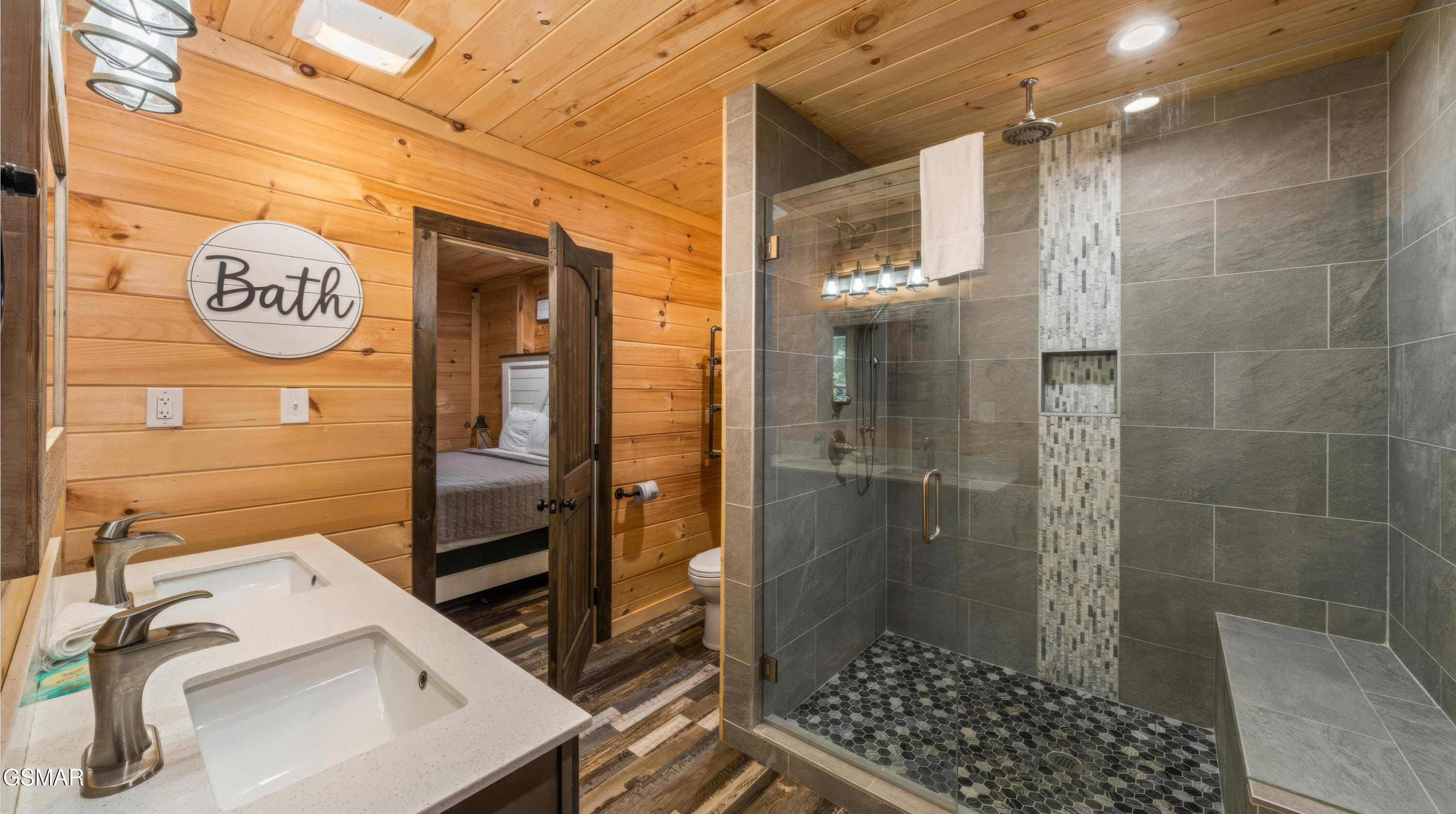 2209 Henderson Springs Road Pigeon Forge TN 37863