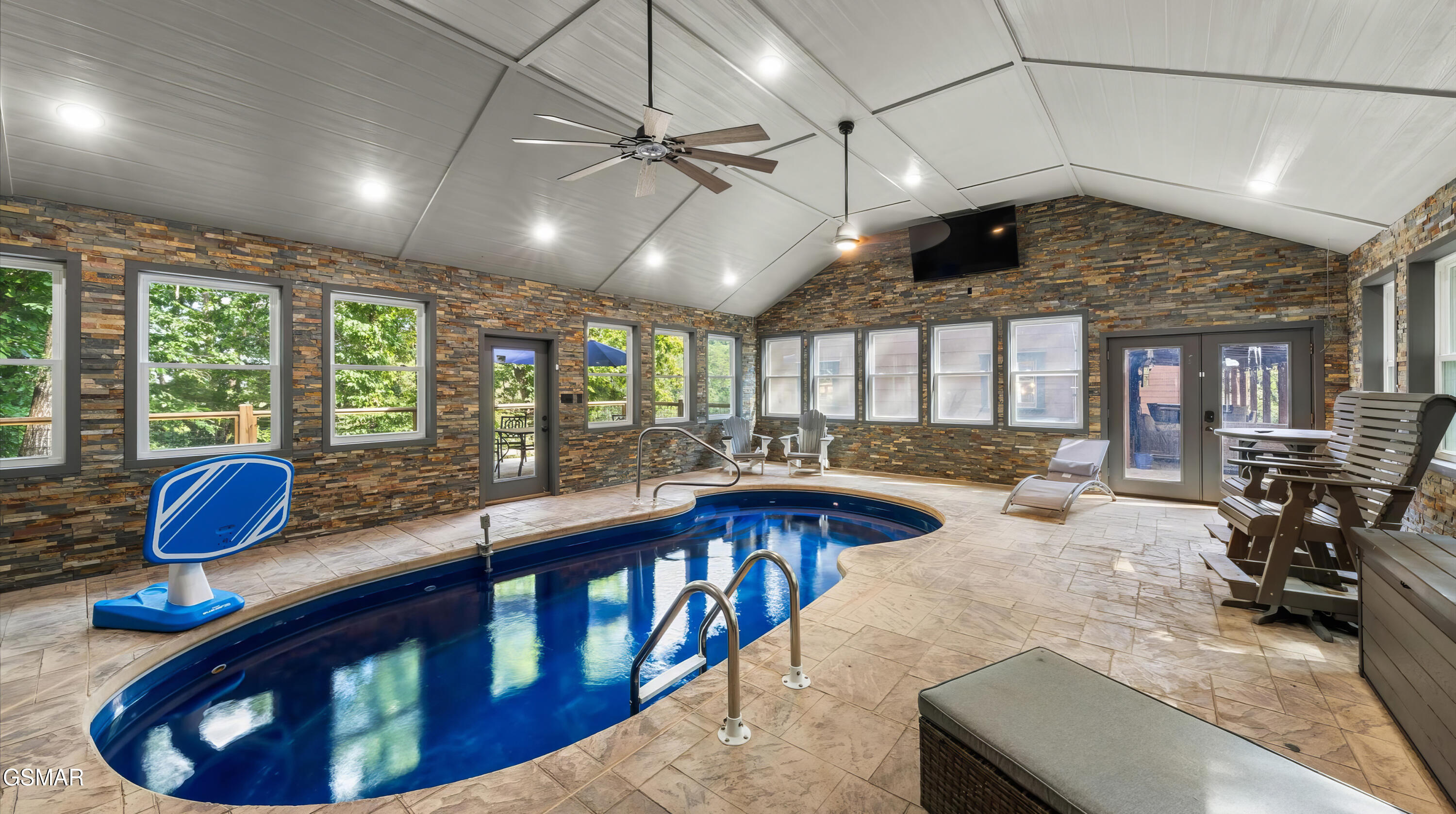 2209 Henderson Springs Road Pigeon Forge TN 37863
