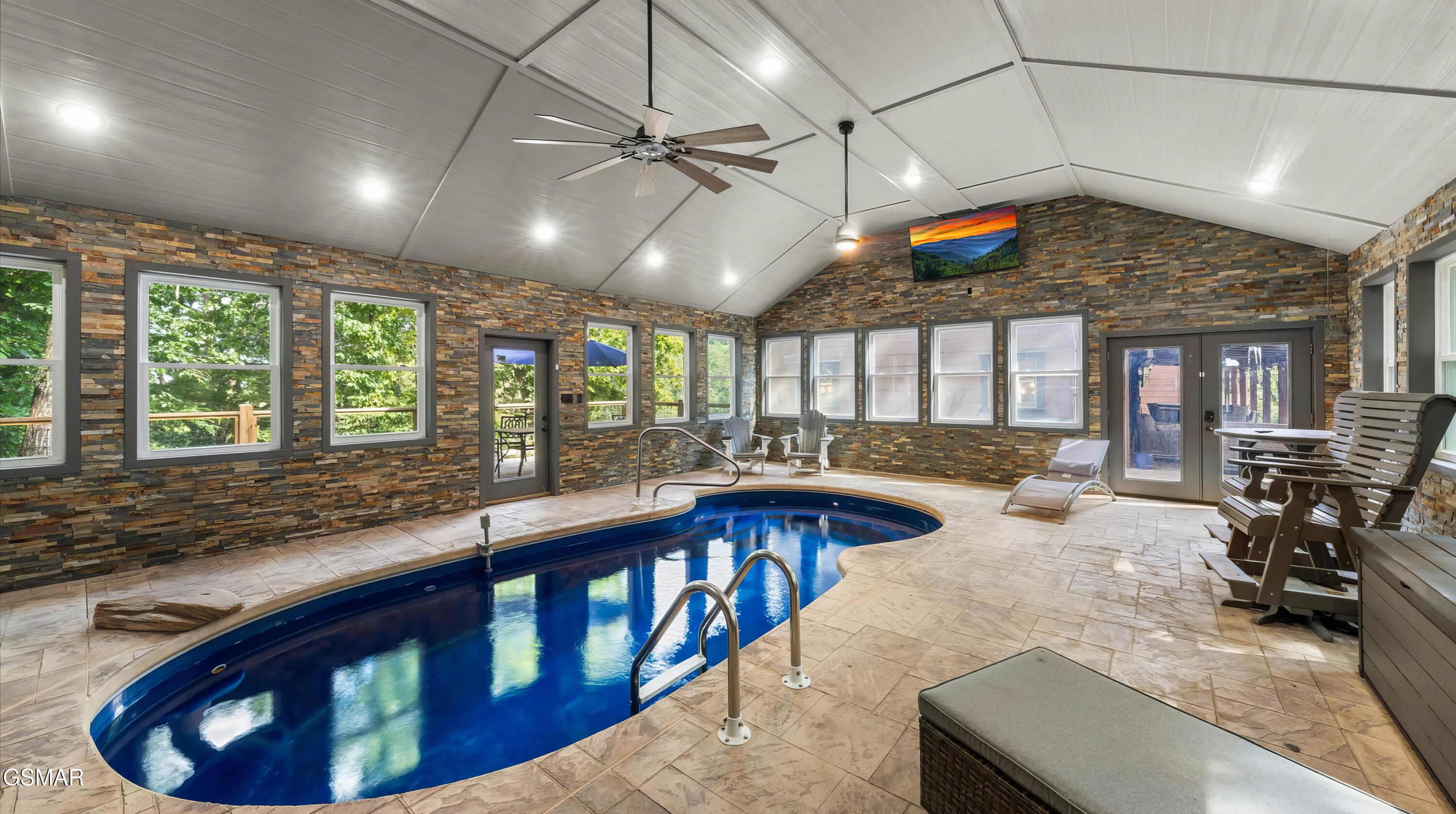 2209 Henderson Springs Road Pigeon Forge TN 37863