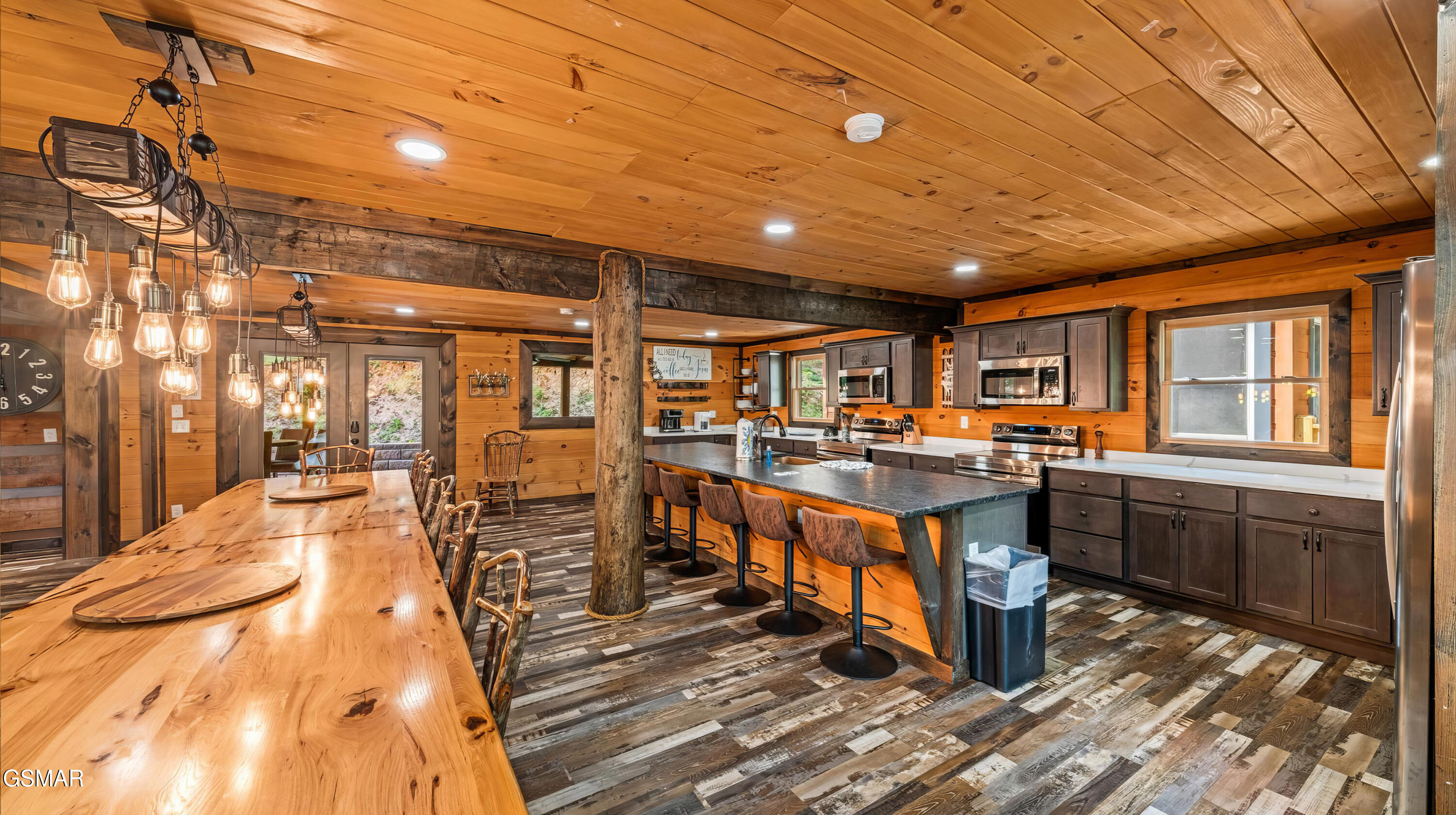 2209 Henderson Springs Road Pigeon Forge TN 37863